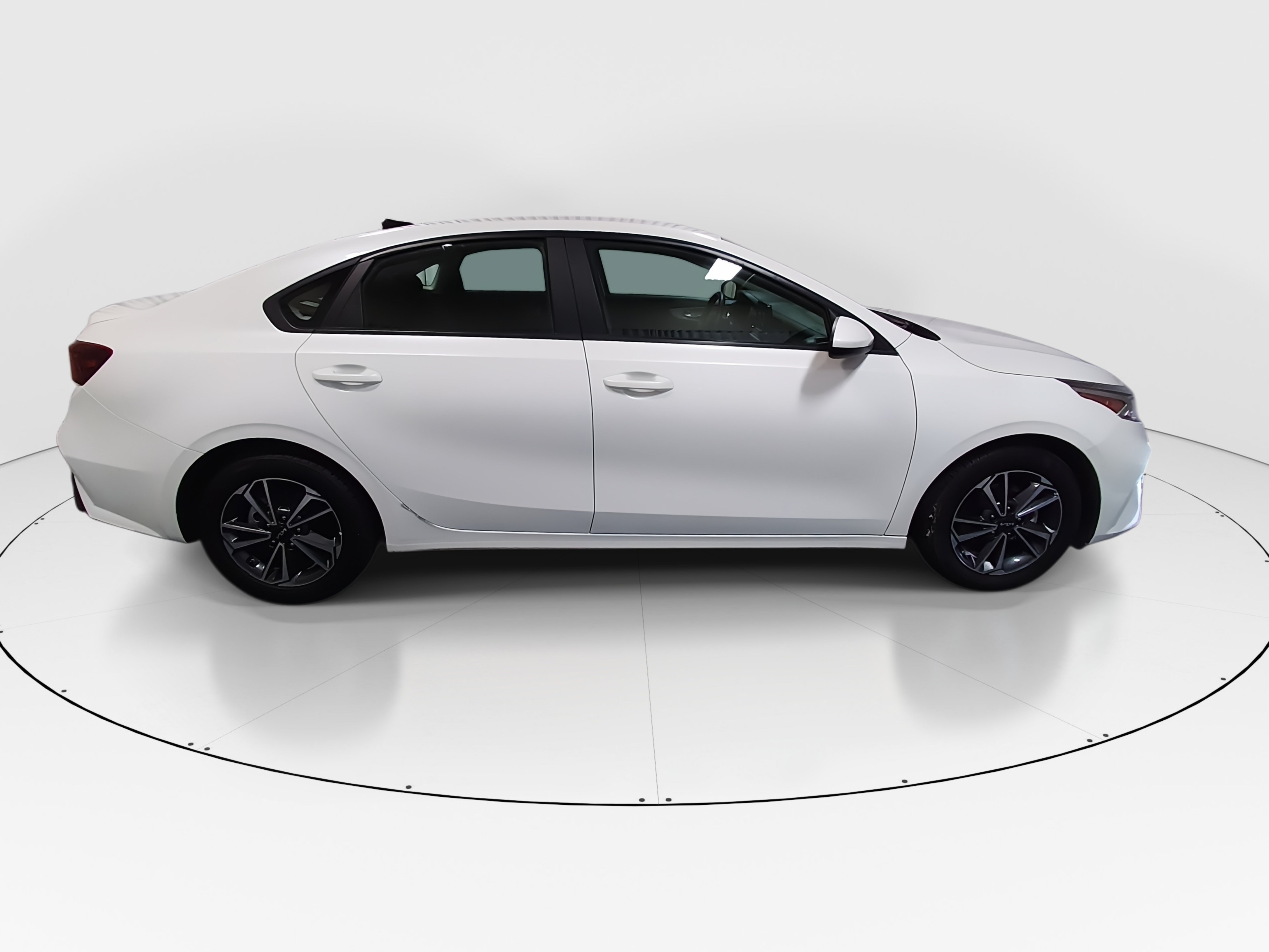 2024 Kia Forte LXS - Photo 8