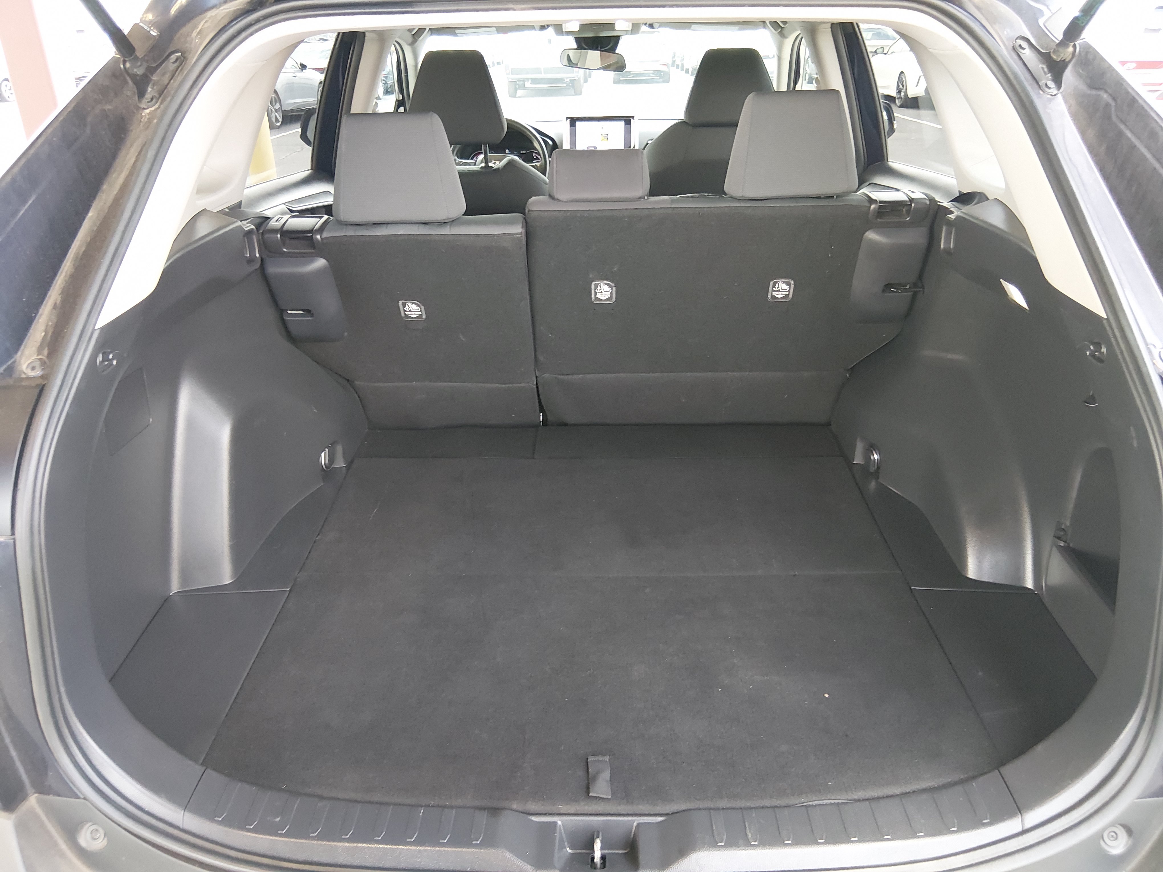 2024 Toyota RAV4 XLE - Photo 11