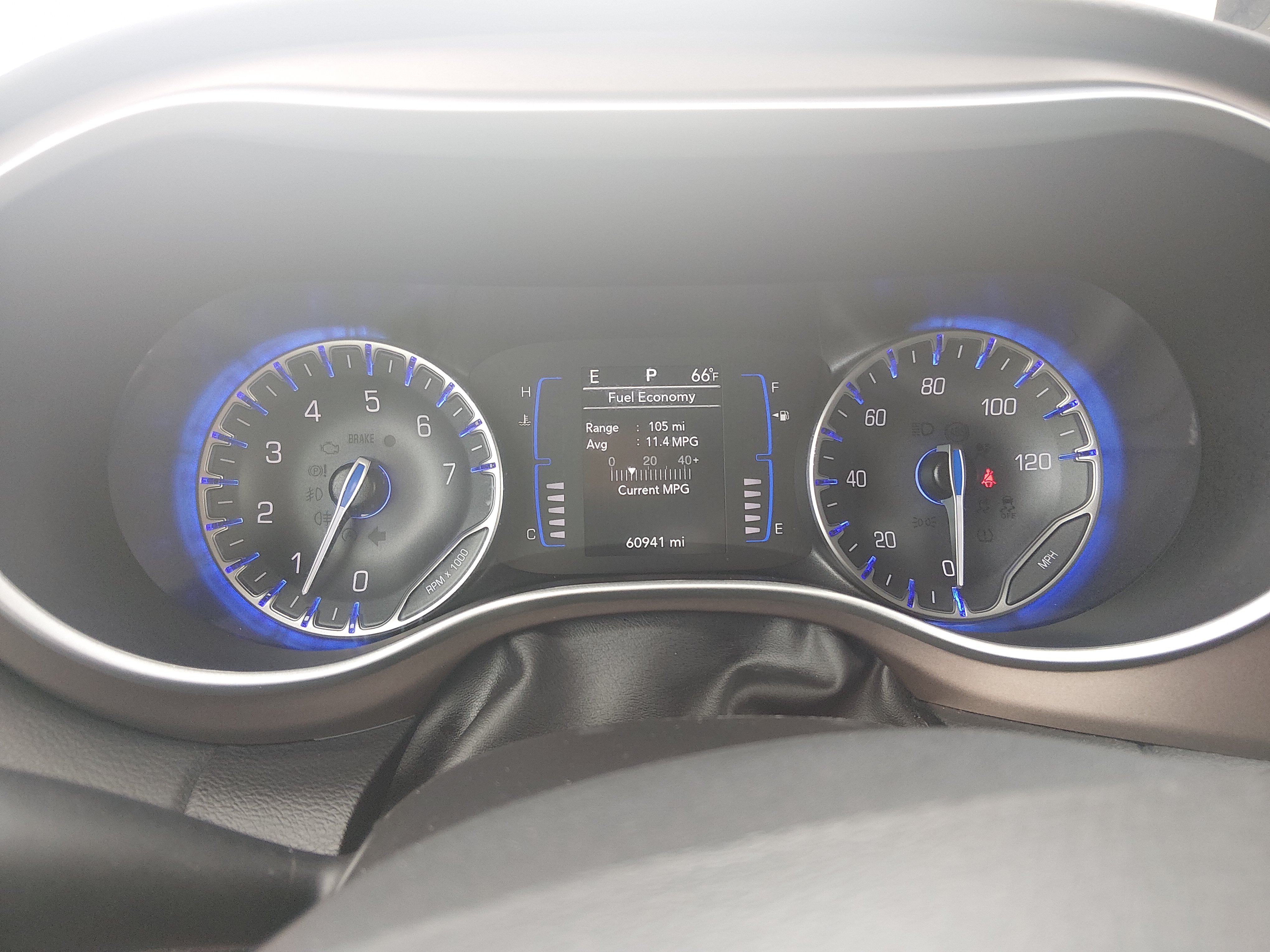 2023 Chrysler Voyager LX - Photo 14