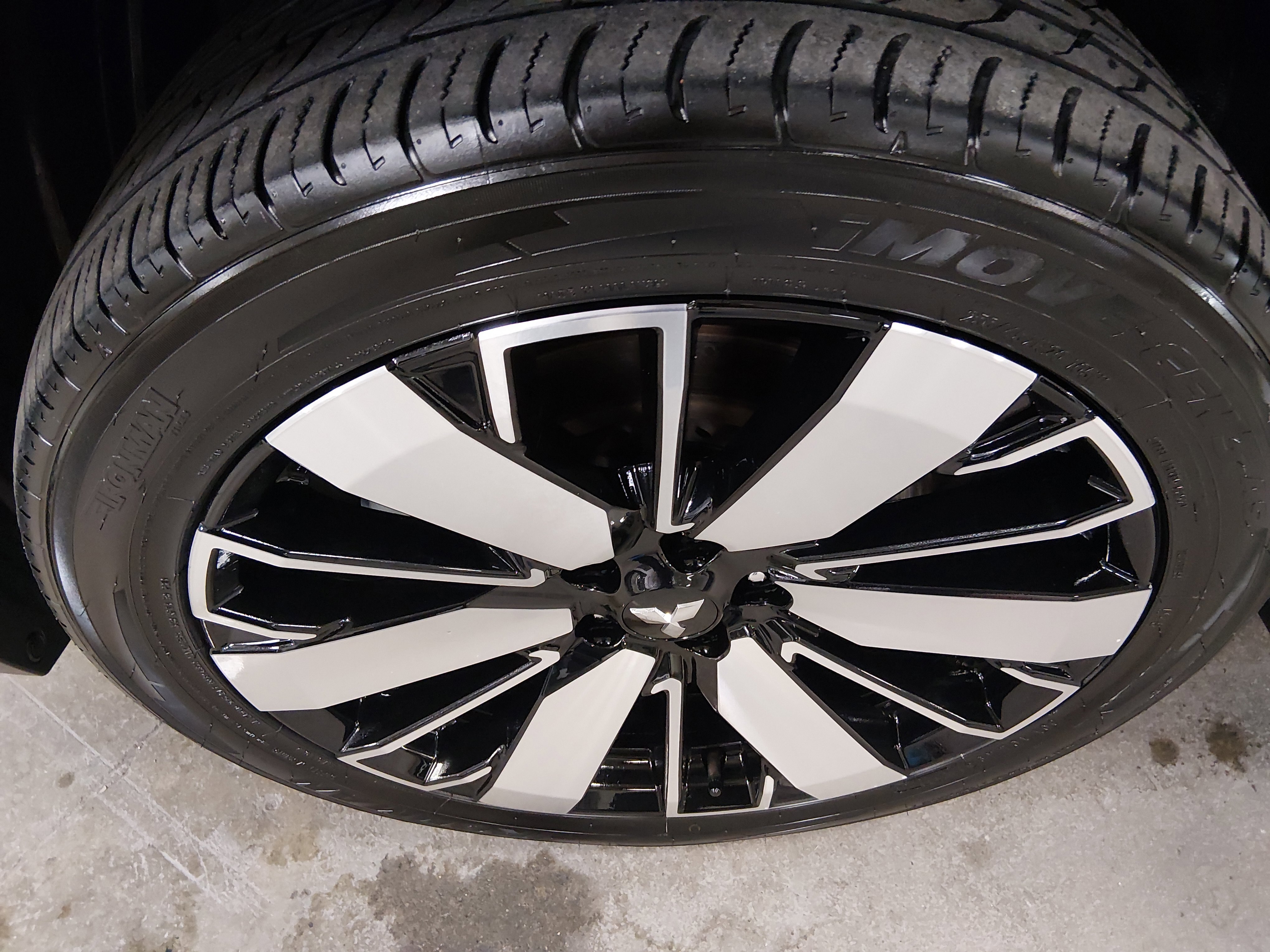 2025 Mitsubishi Outlander SEL - Photo 10