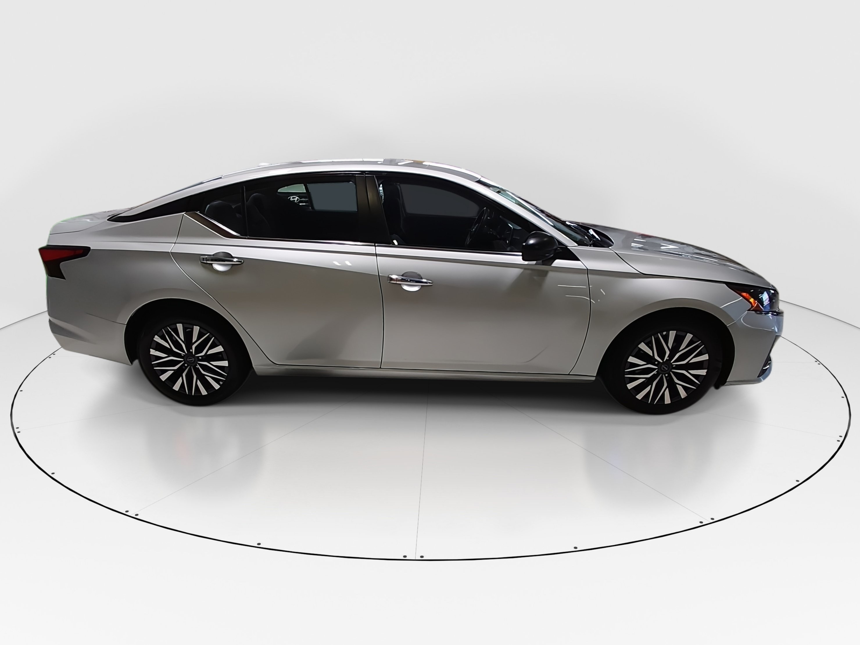 2024 Nissan Altima SV - Photo 8