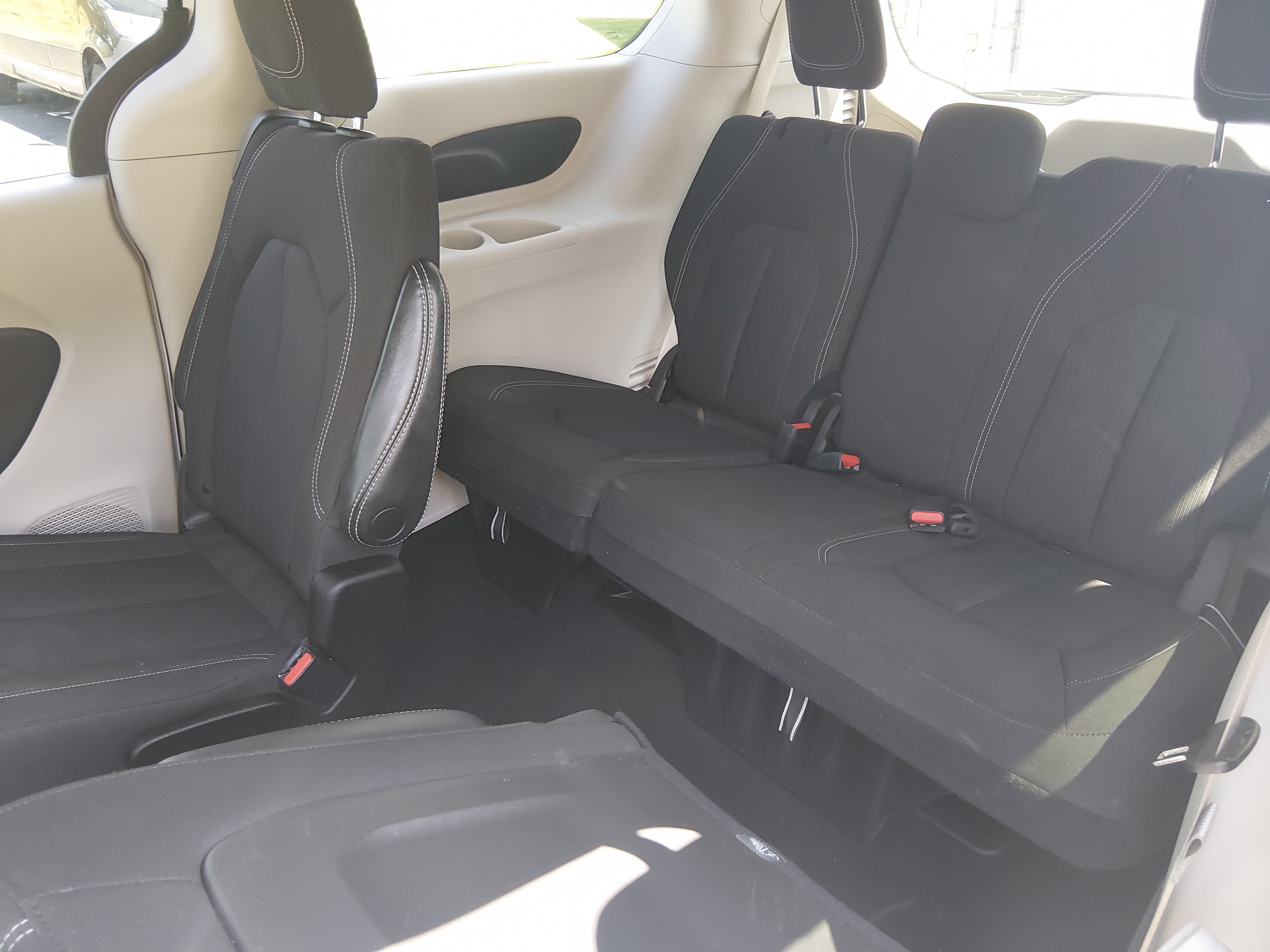 2023 Chrysler Voyager LX - Photo 17