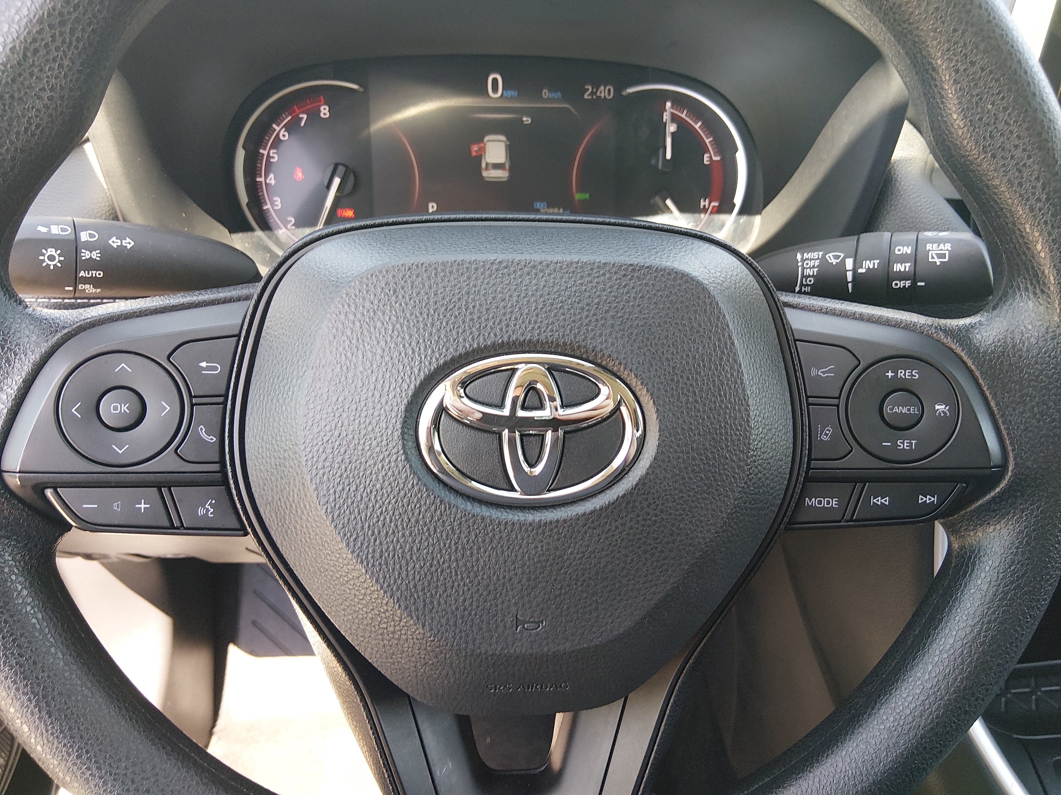 2025 Toyota RAV4 XLE - Photo 12