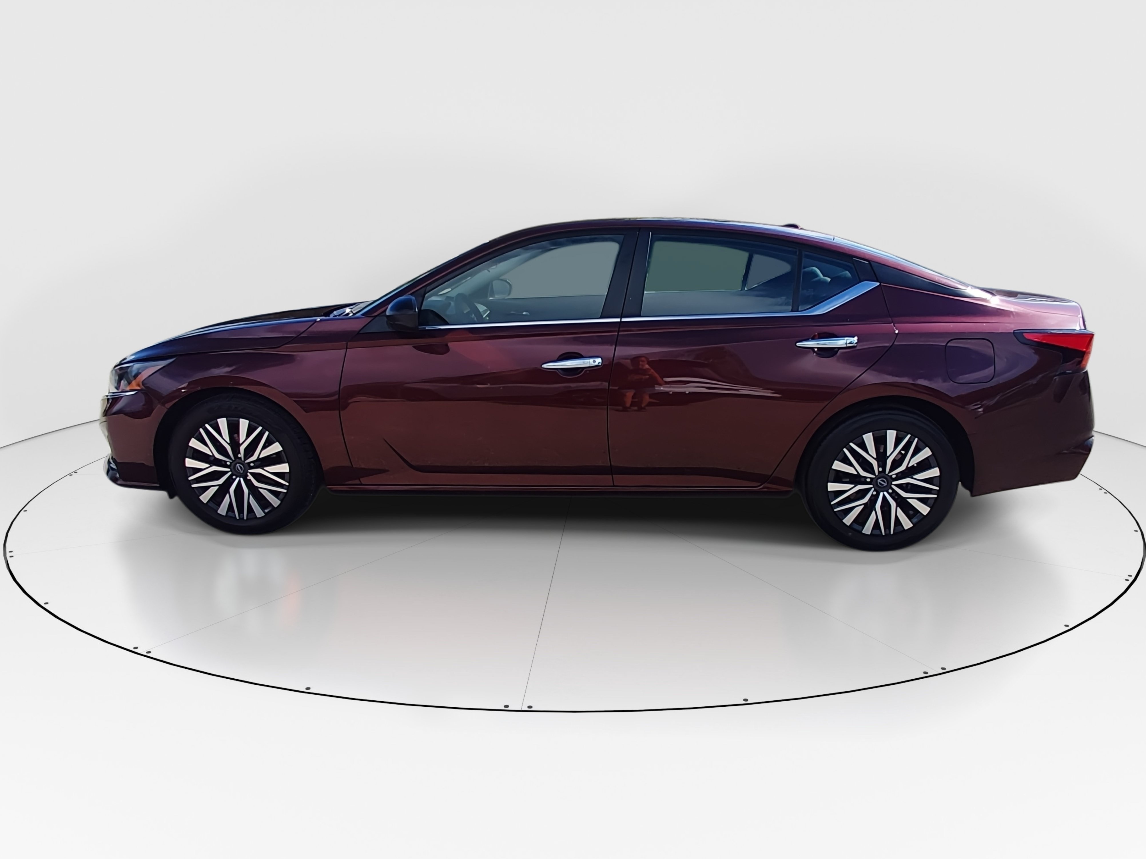 2025 Nissan Altima SV - Photo 4