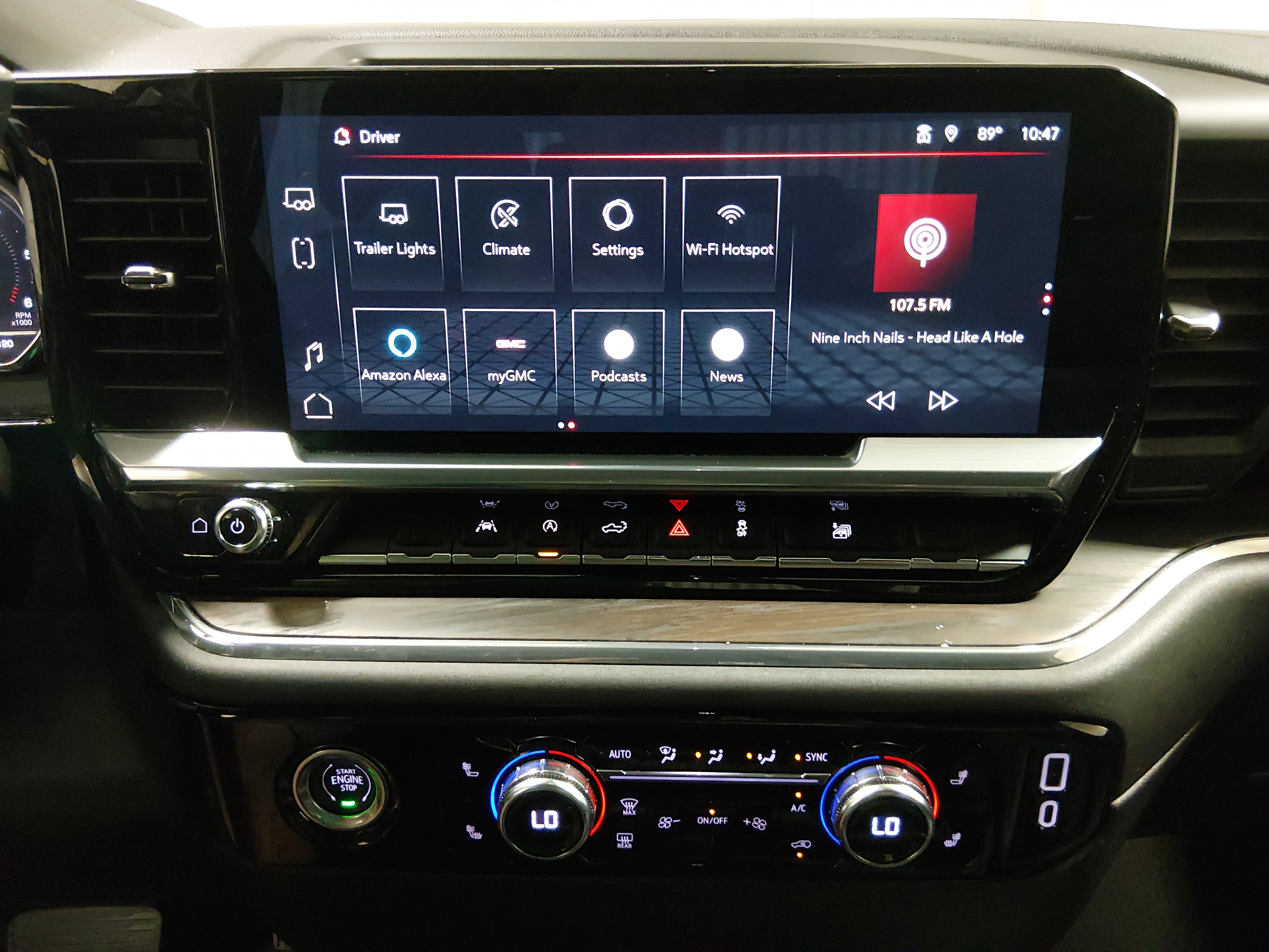 2024 GMC Sierra 1500 SLT - Photo 18