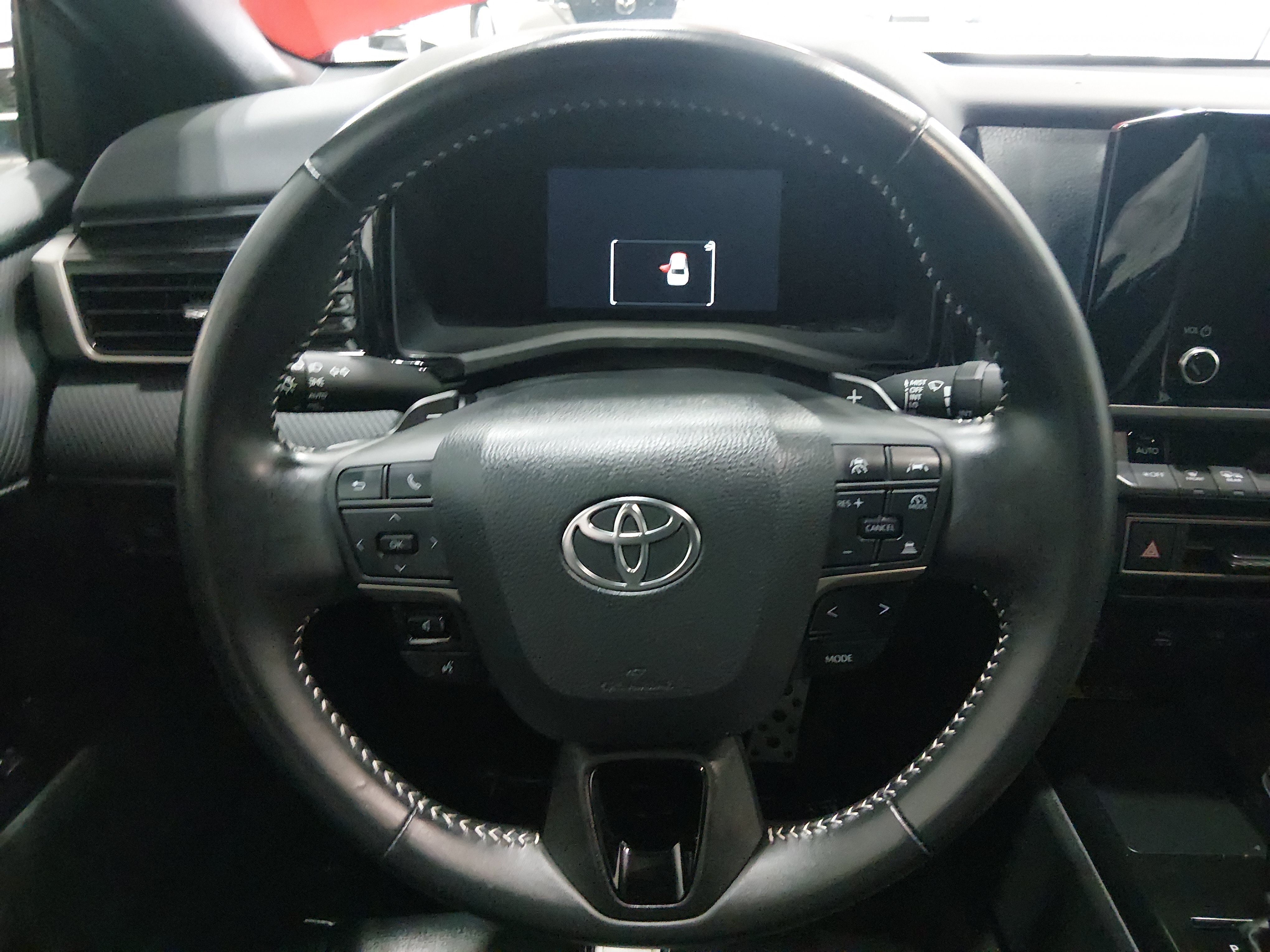 2025 Toyota Camry SE - Photo 12