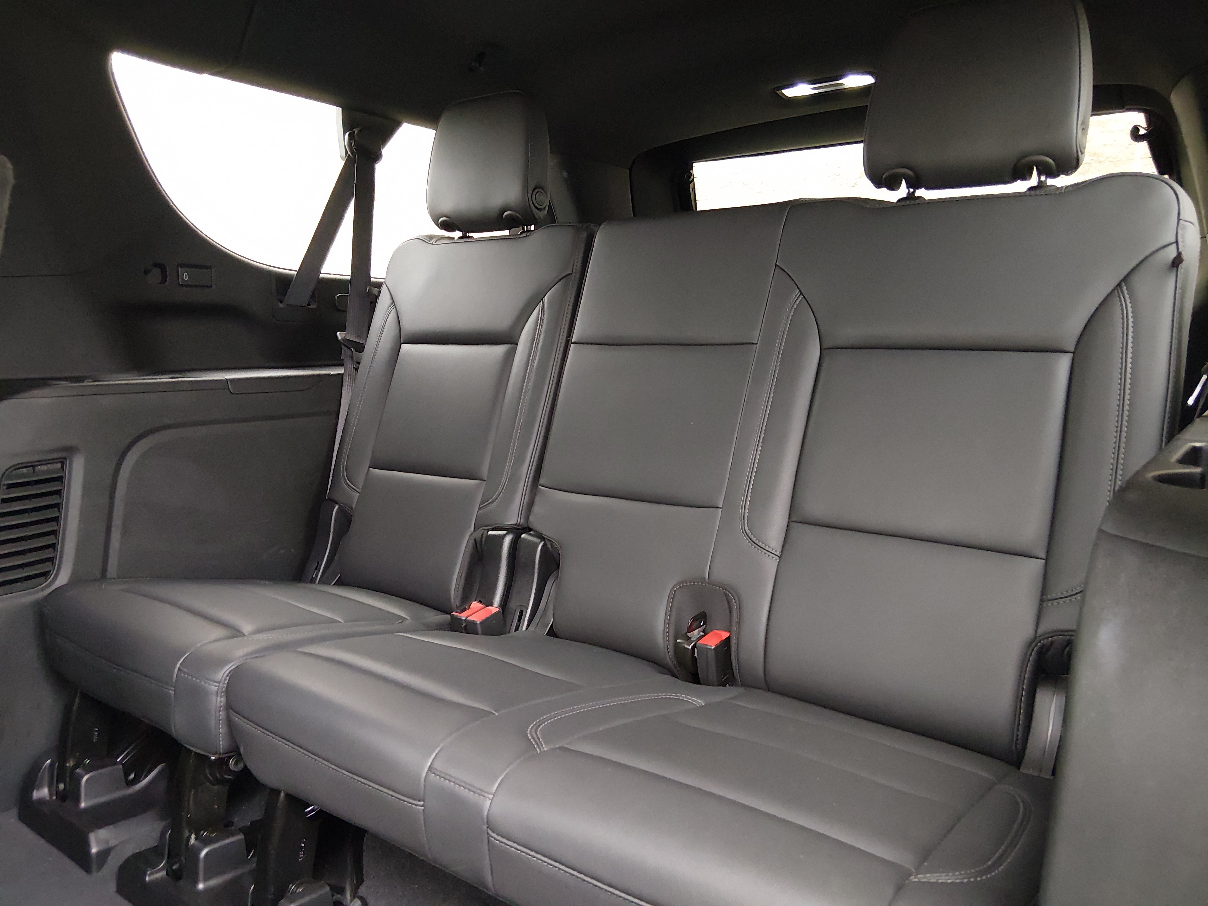 2024 Chevrolet Suburban LT - Photo 18