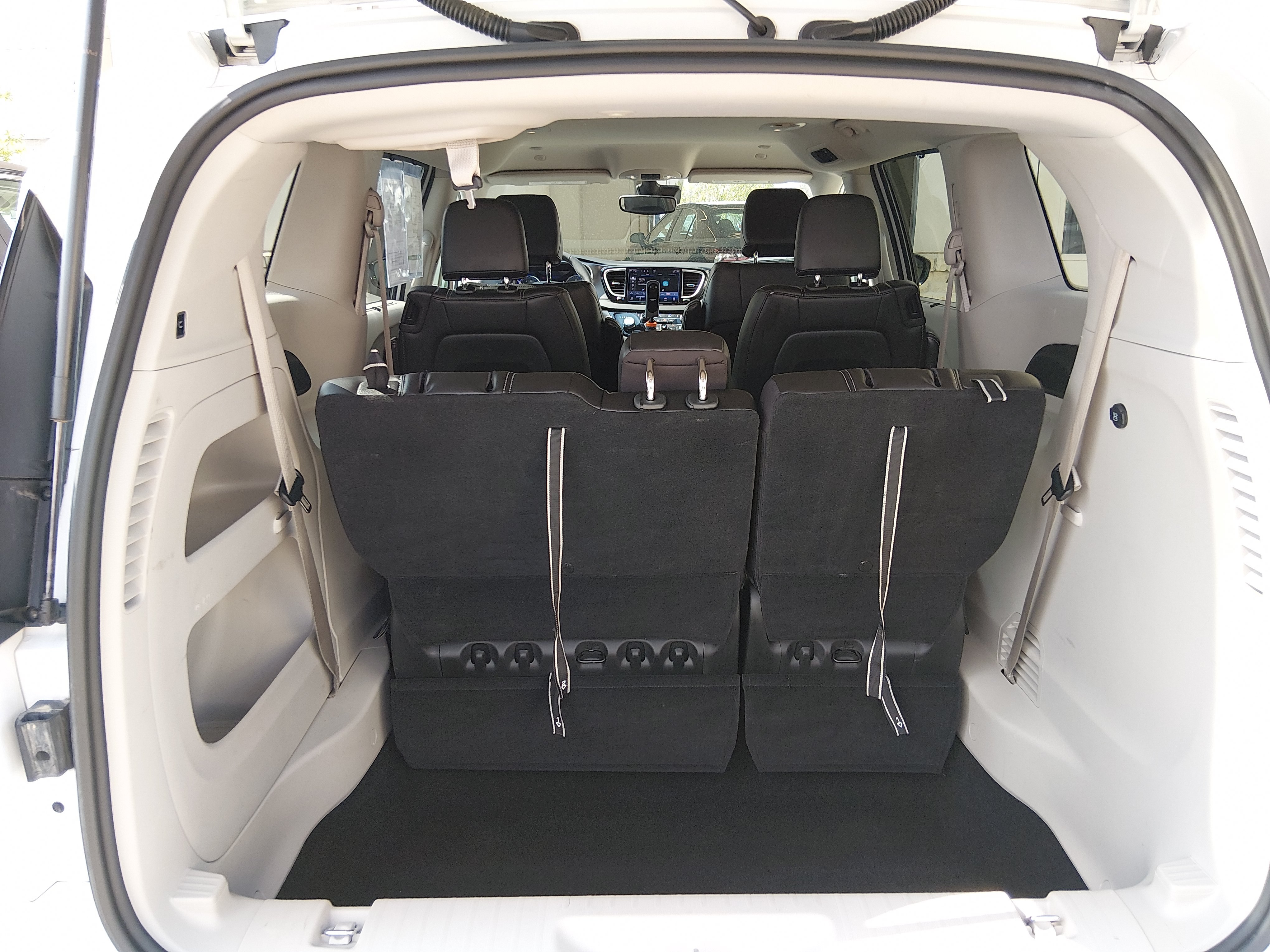 2024 Chrysler Pacifica Touring L - Photo 11