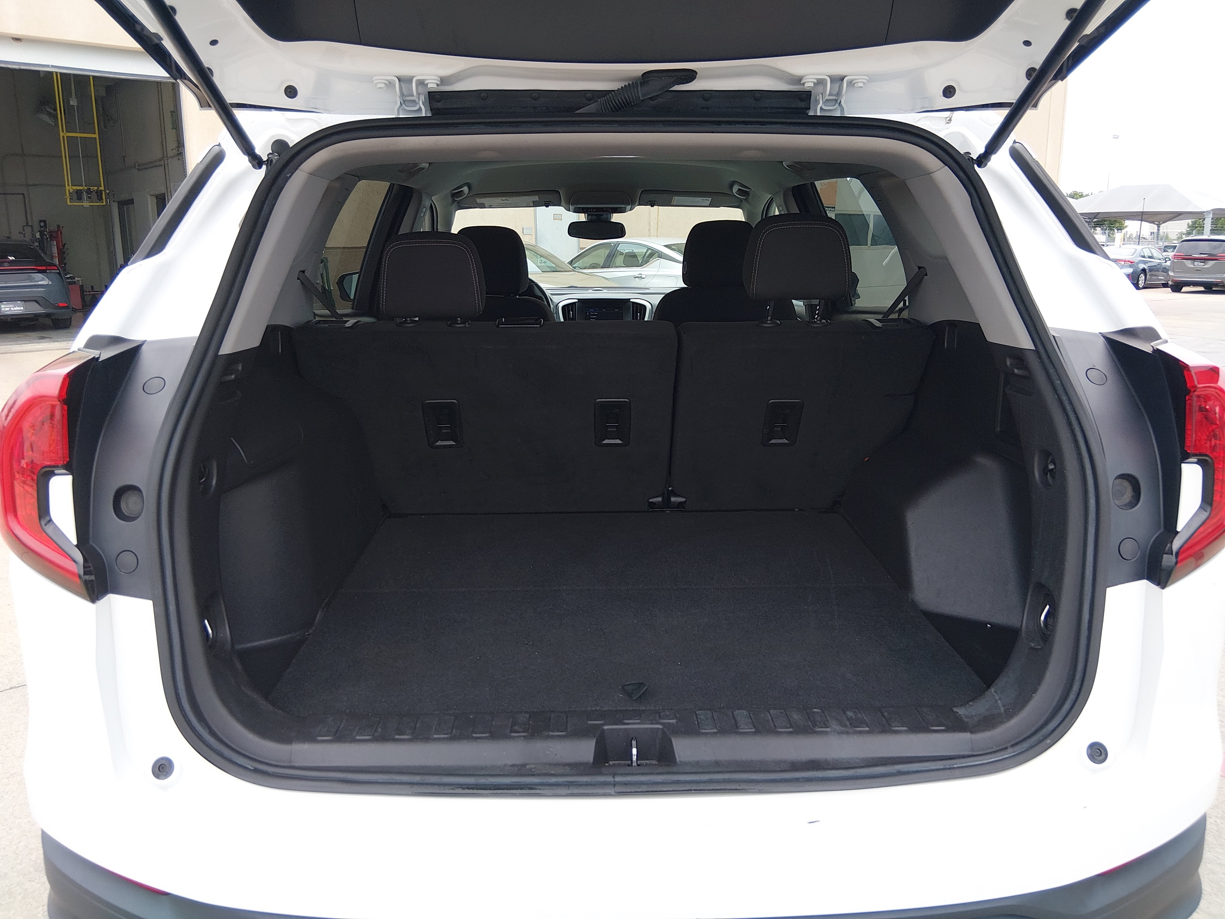 2024 GMC Terrain SLE - Photo 11