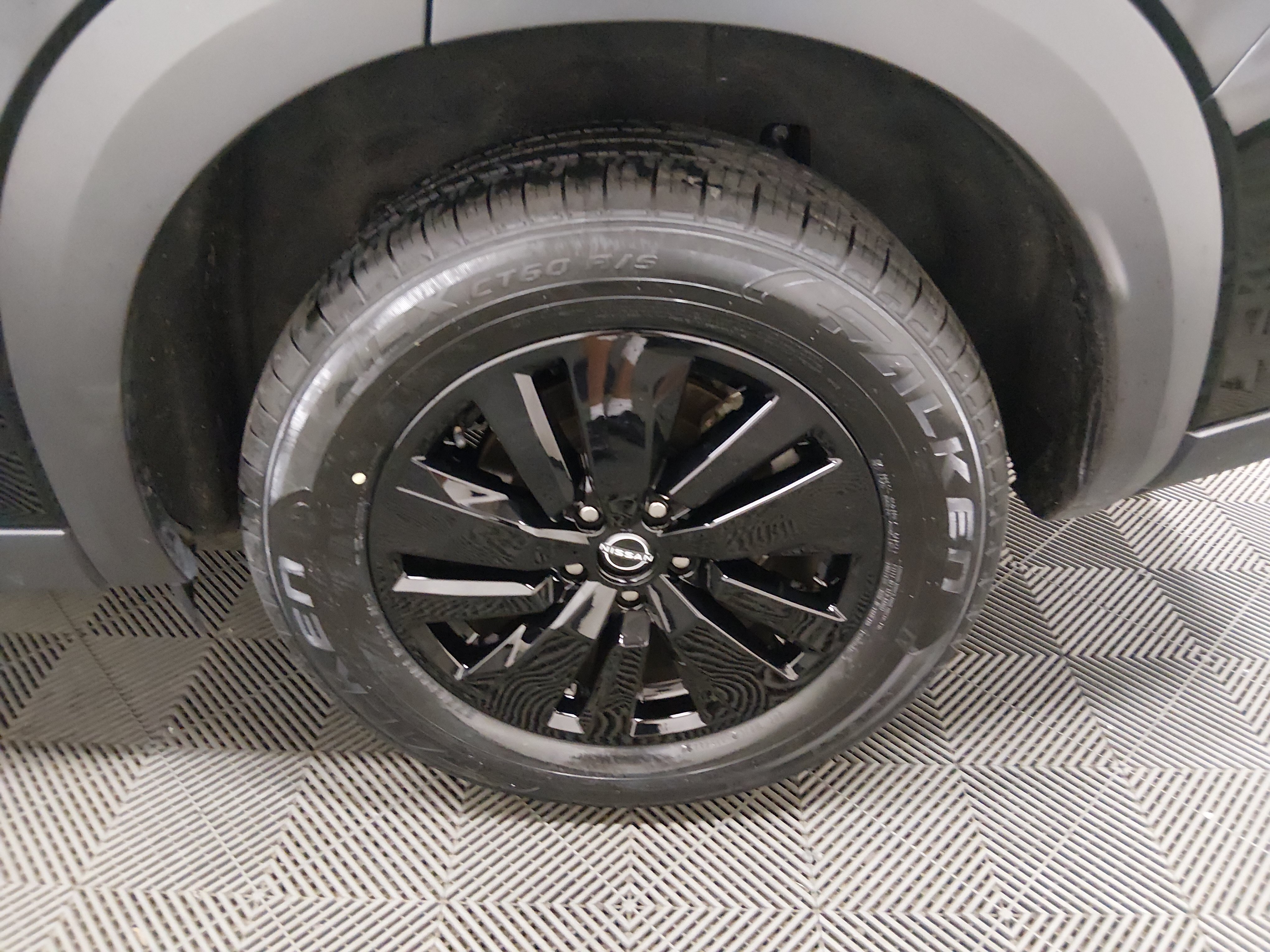 2025 Nissan Pathfinder SV - Photo 10