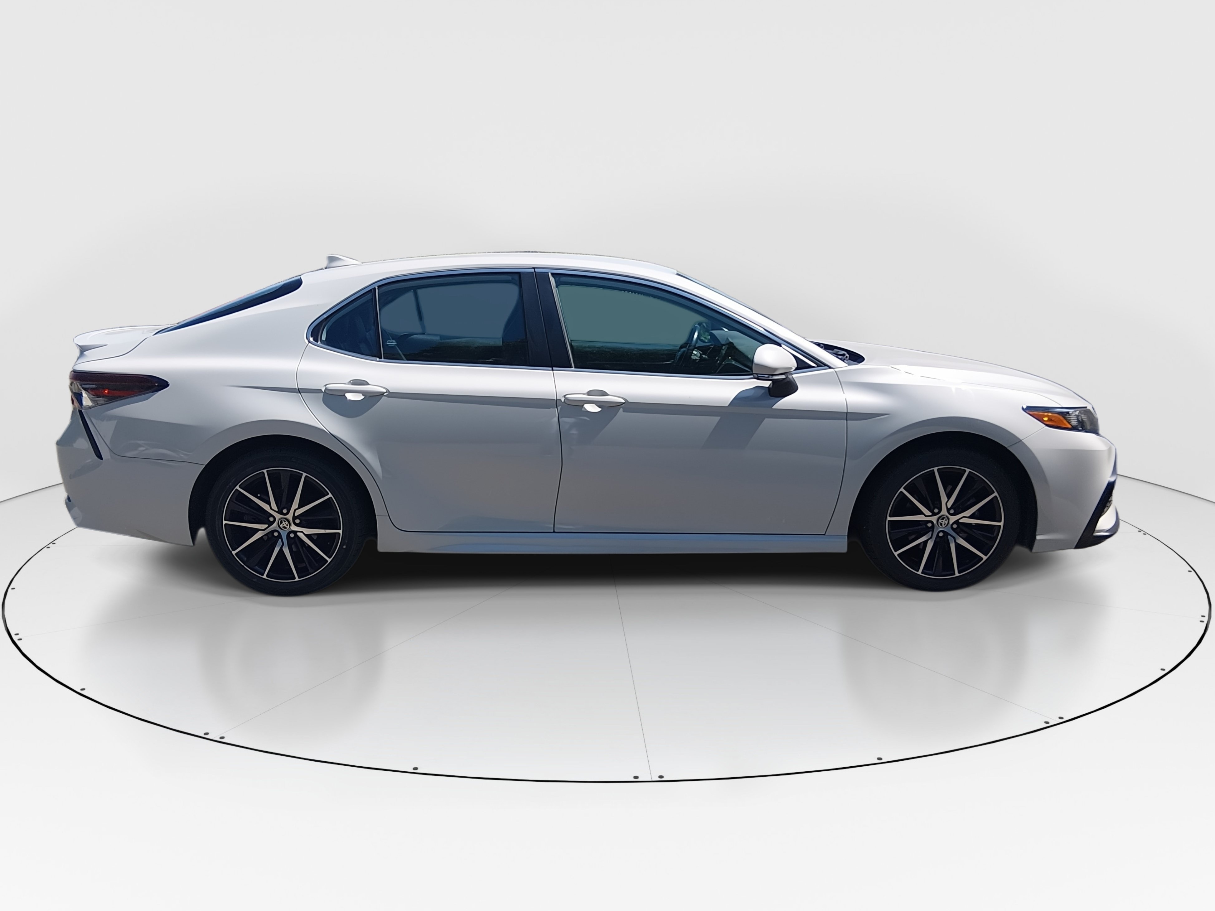2024 Toyota Camry SE - Photo 8