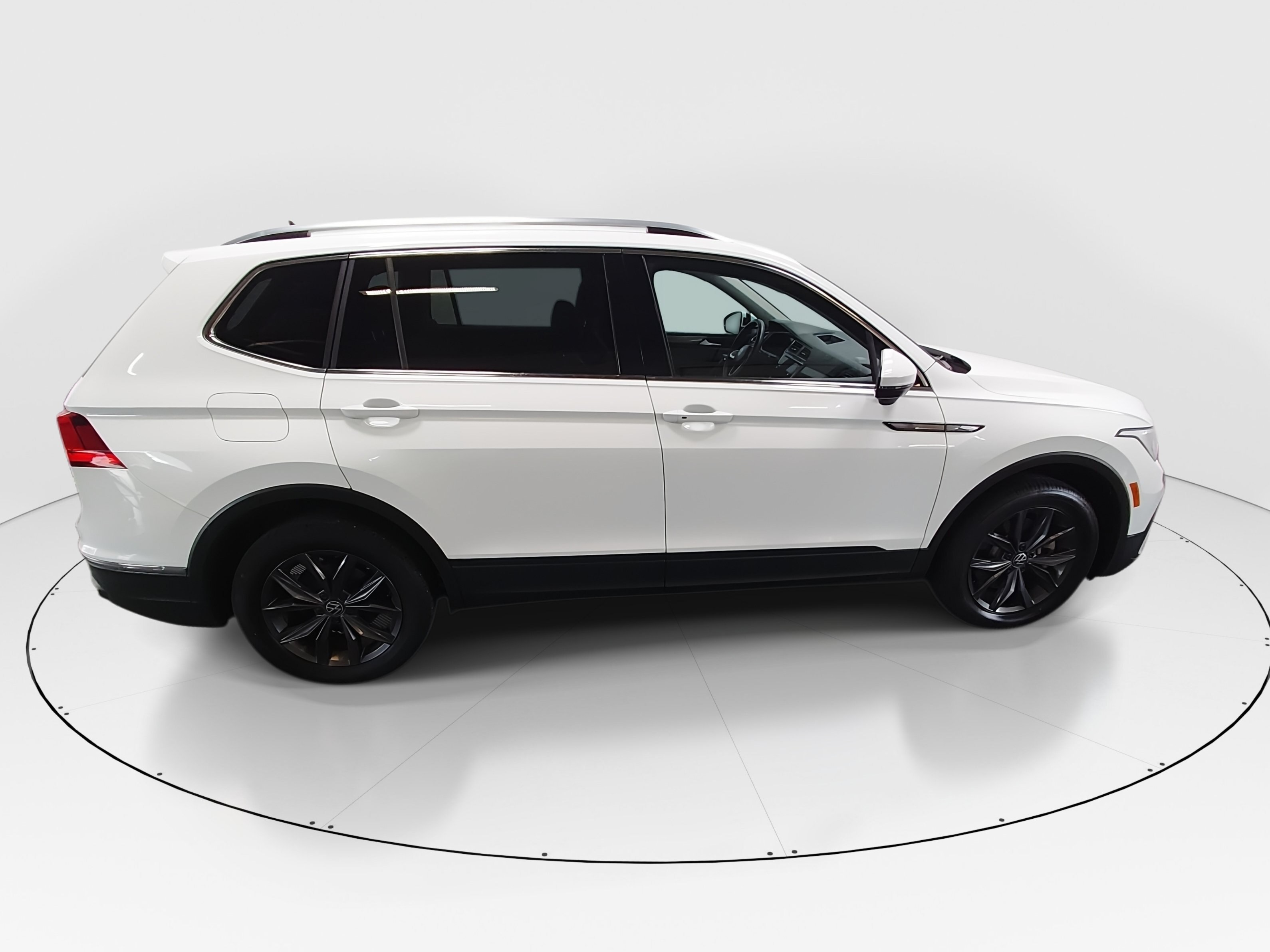 2024 Volkswagen Tiguan SE - Photo 8