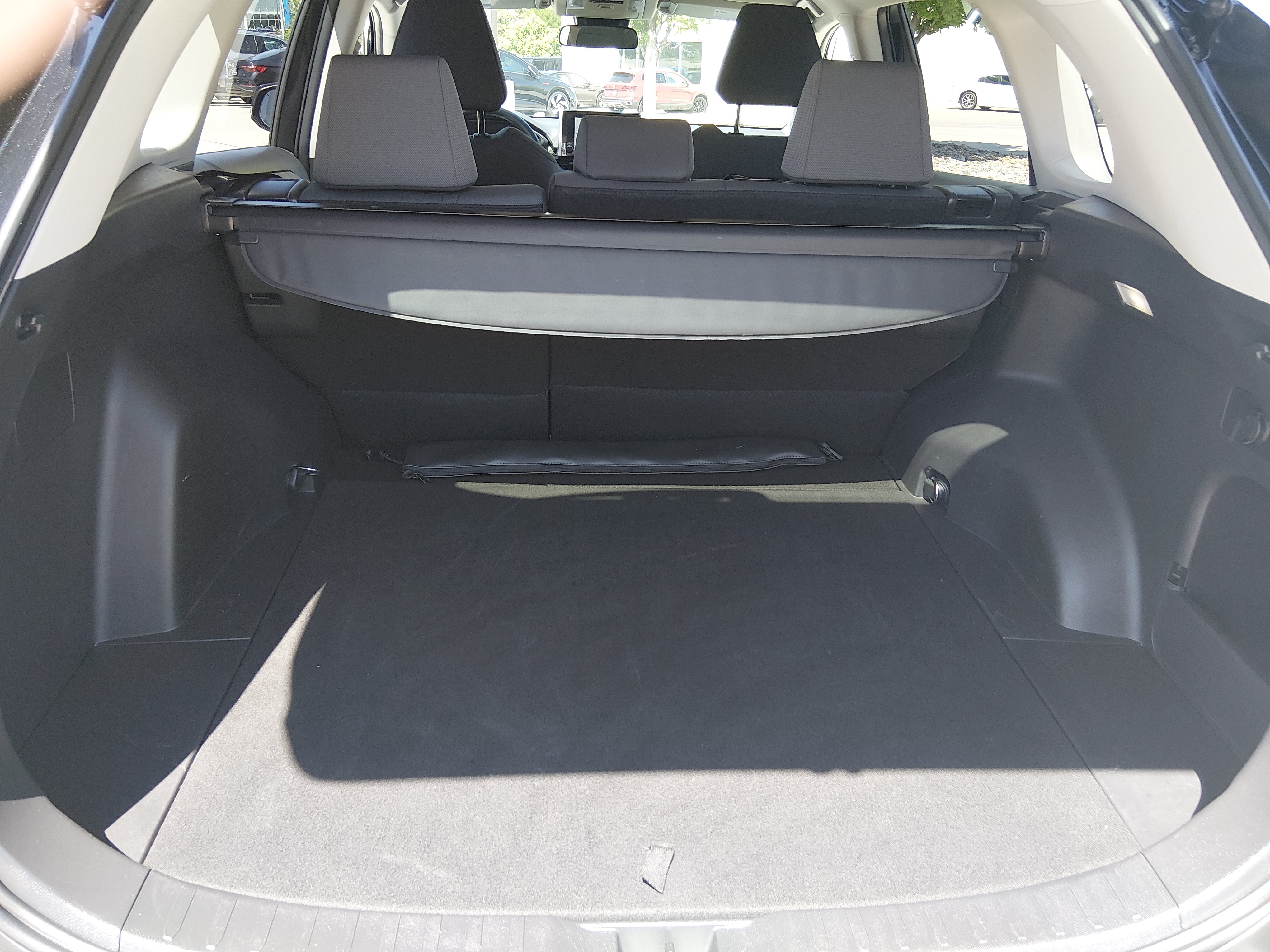 2025 Toyota RAV4 XLE - Photo 11