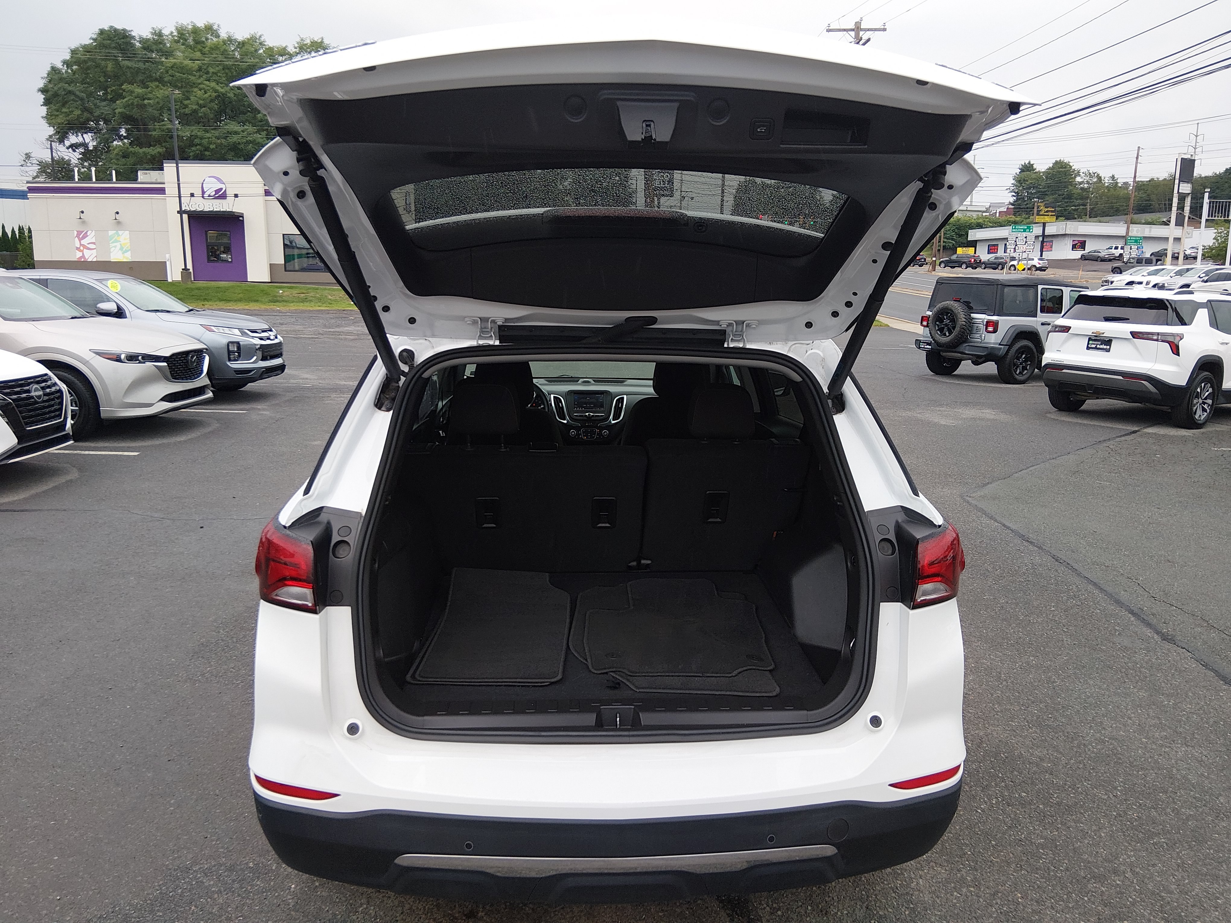 2024 Chevrolet Equinox LT - Photo 11