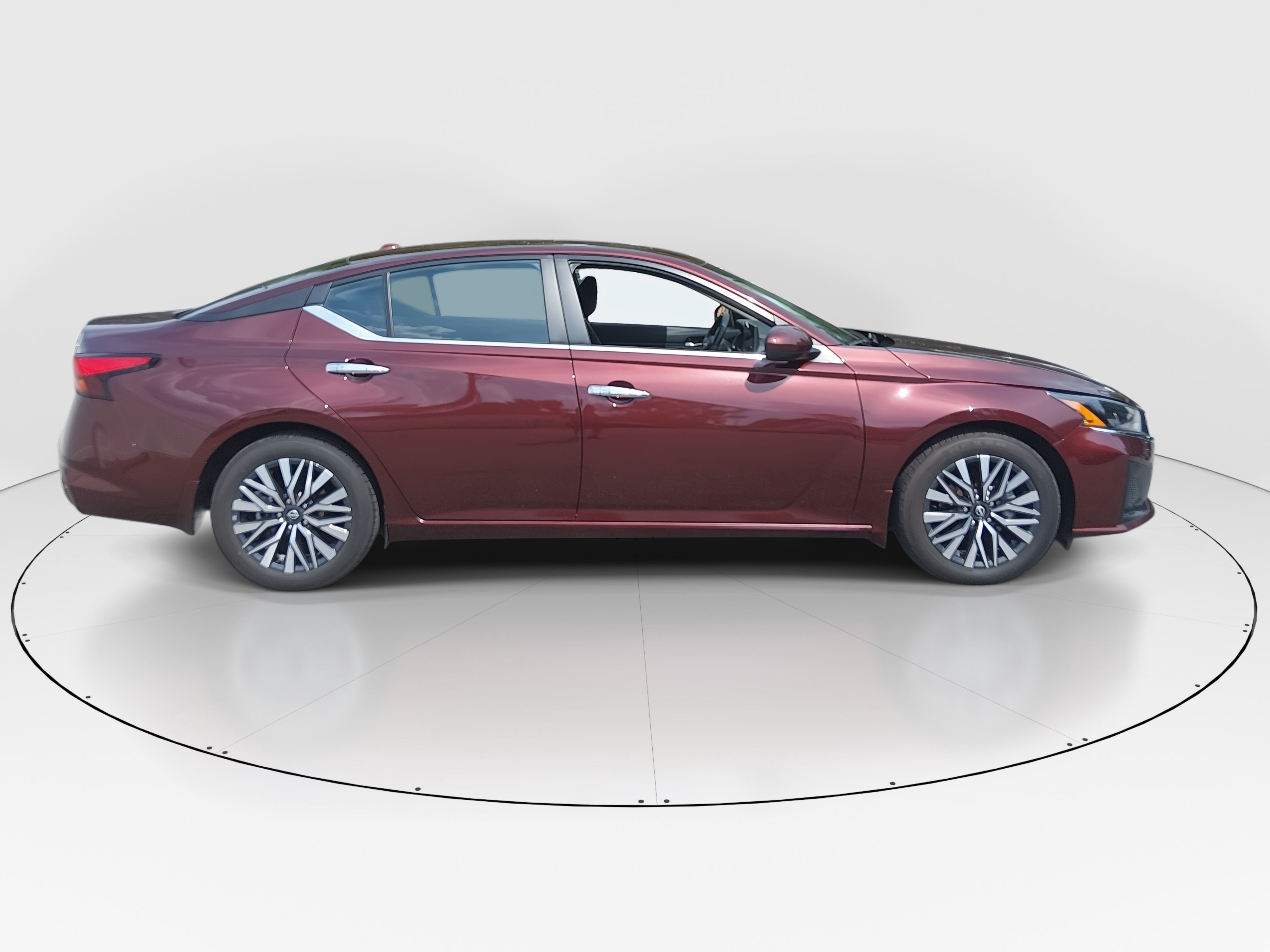 2024 Nissan Altima SV - Photo 8