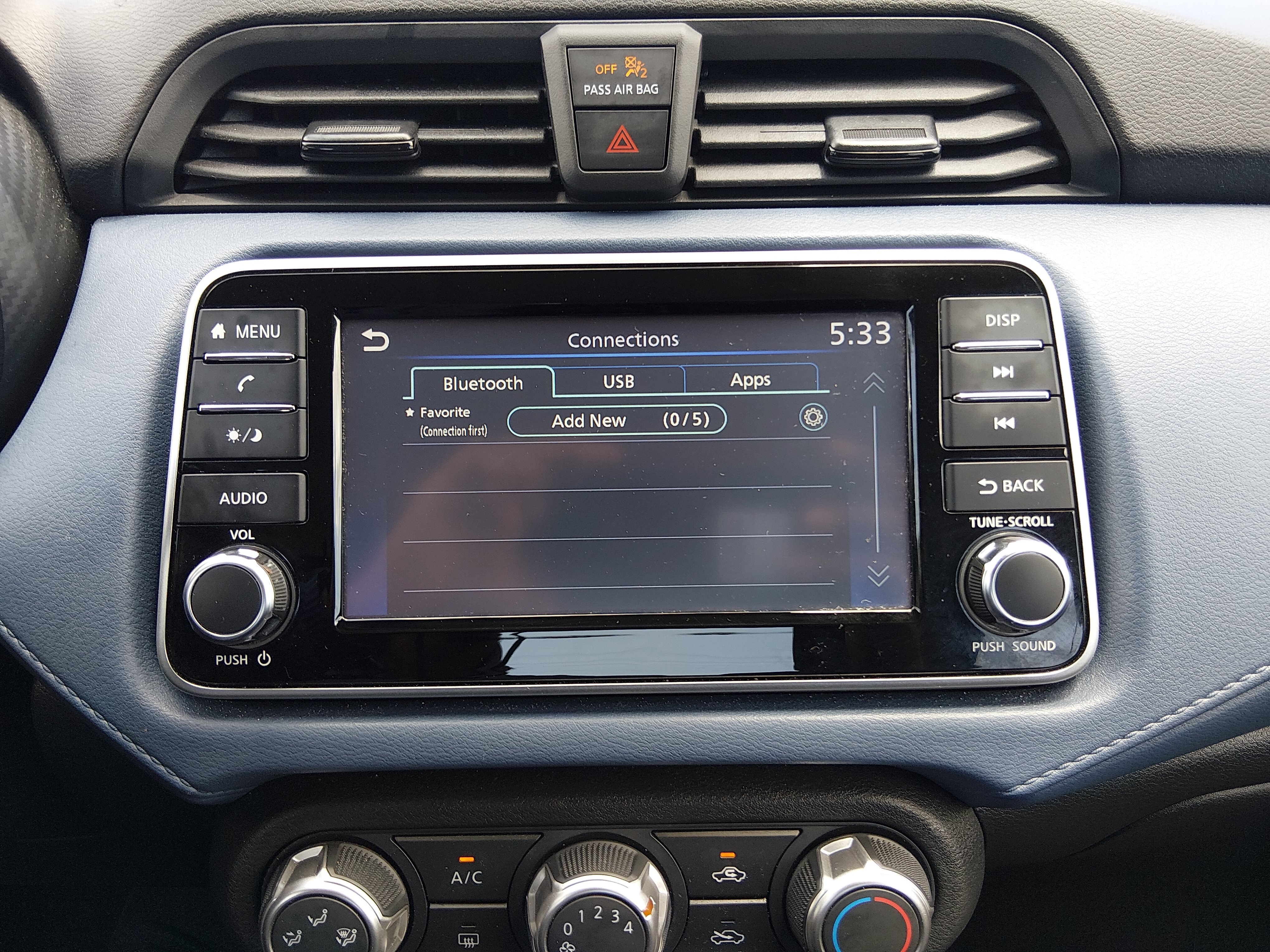 2025 Nissan Versa Sedan SV - Photo 18