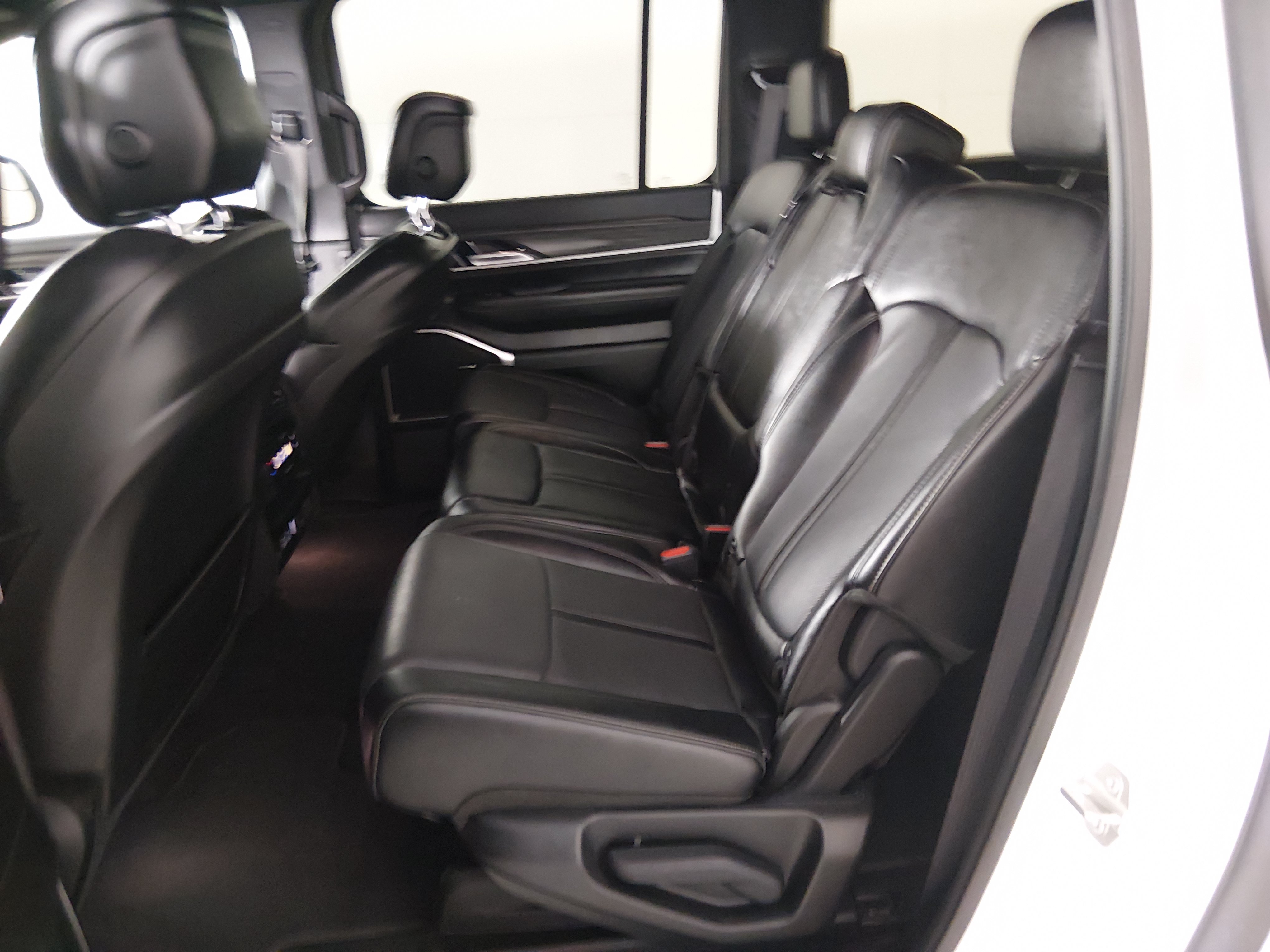 2024 Jeep Wagoneer L Series II - Photo 20