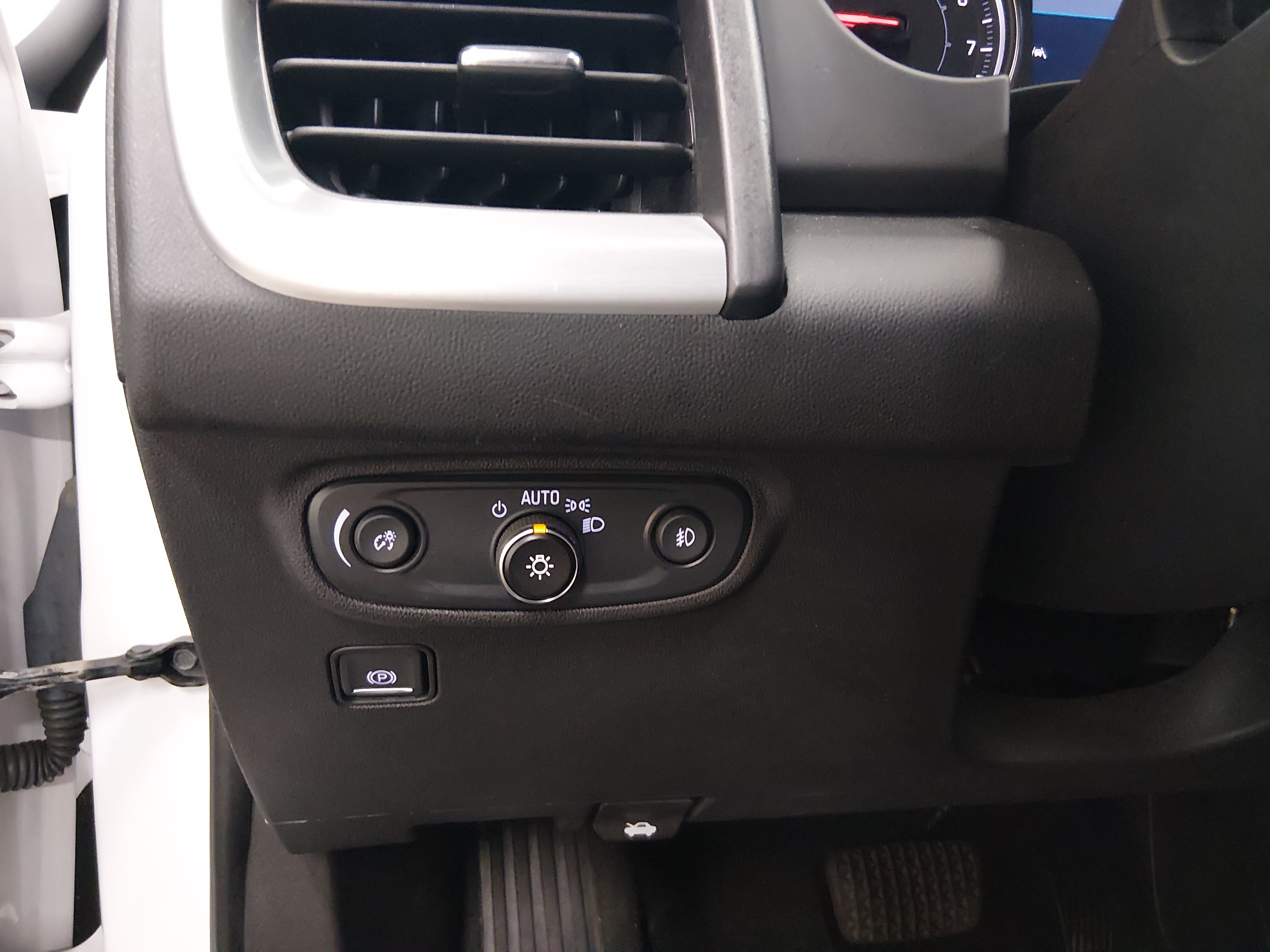 2024 GMC Terrain SLT - Photo 13