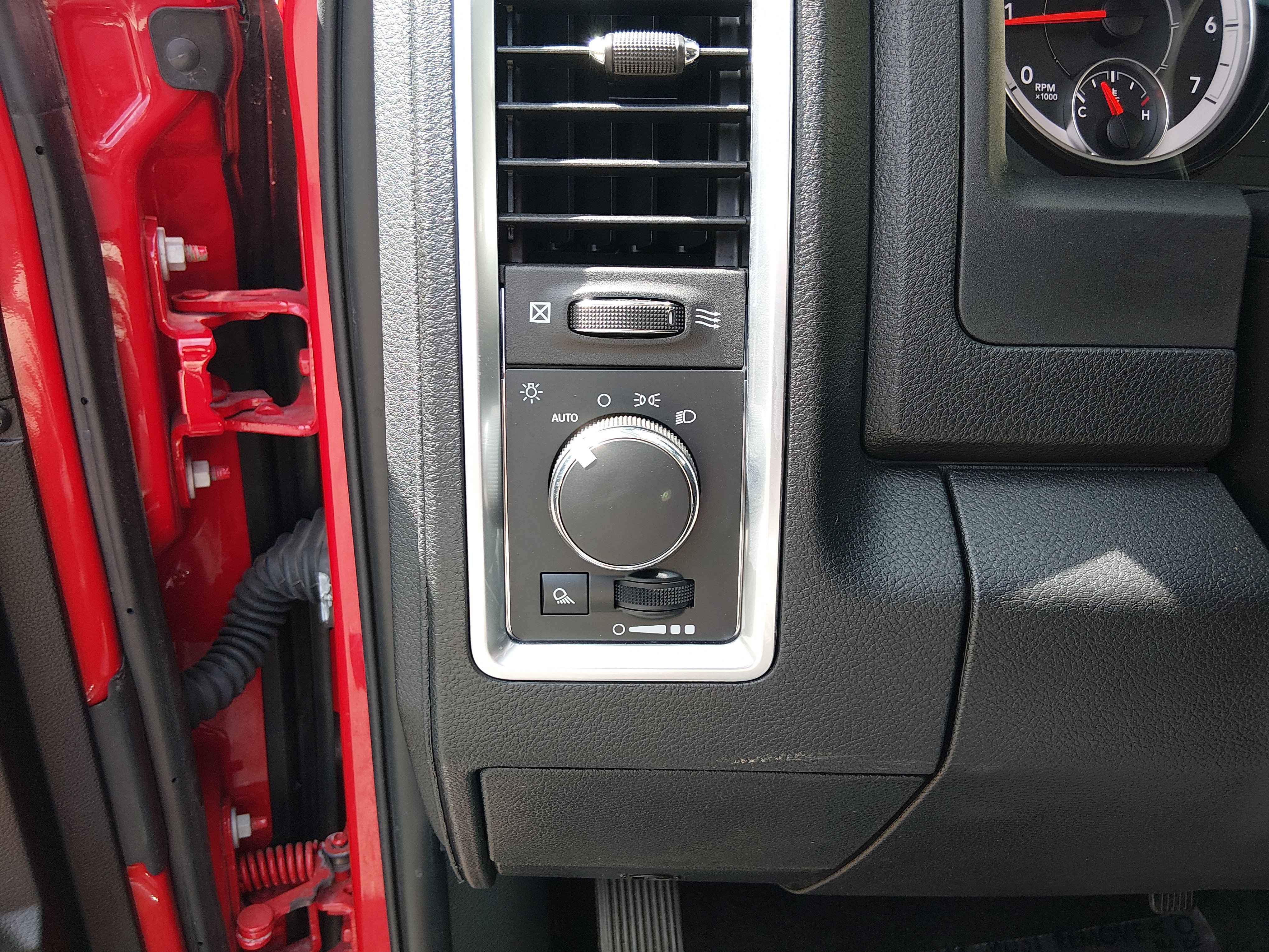 2024 RAM Ram 1500 Classic SLT - Photo 13