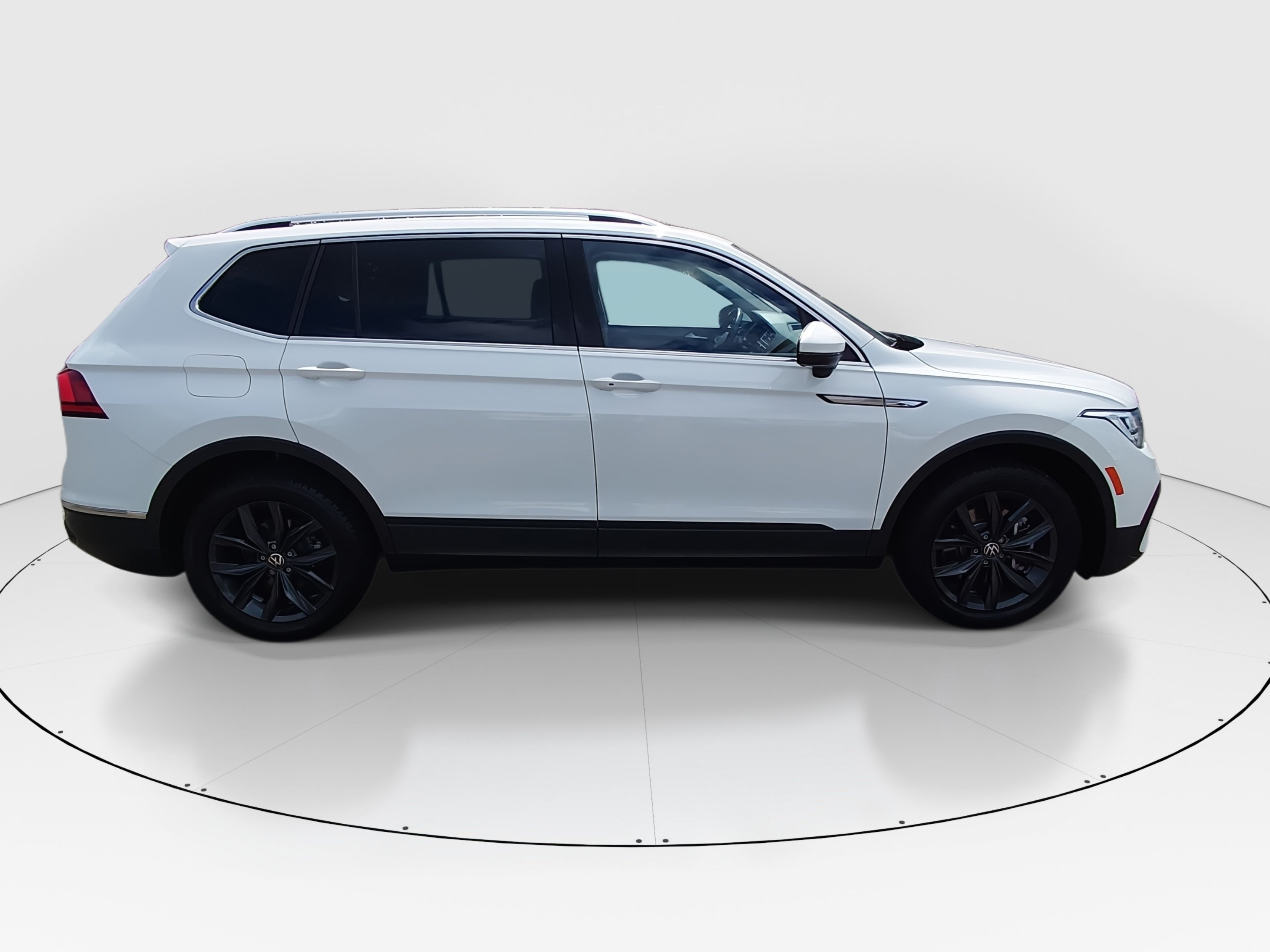 2024 Volkswagen Tiguan SE - Photo 8