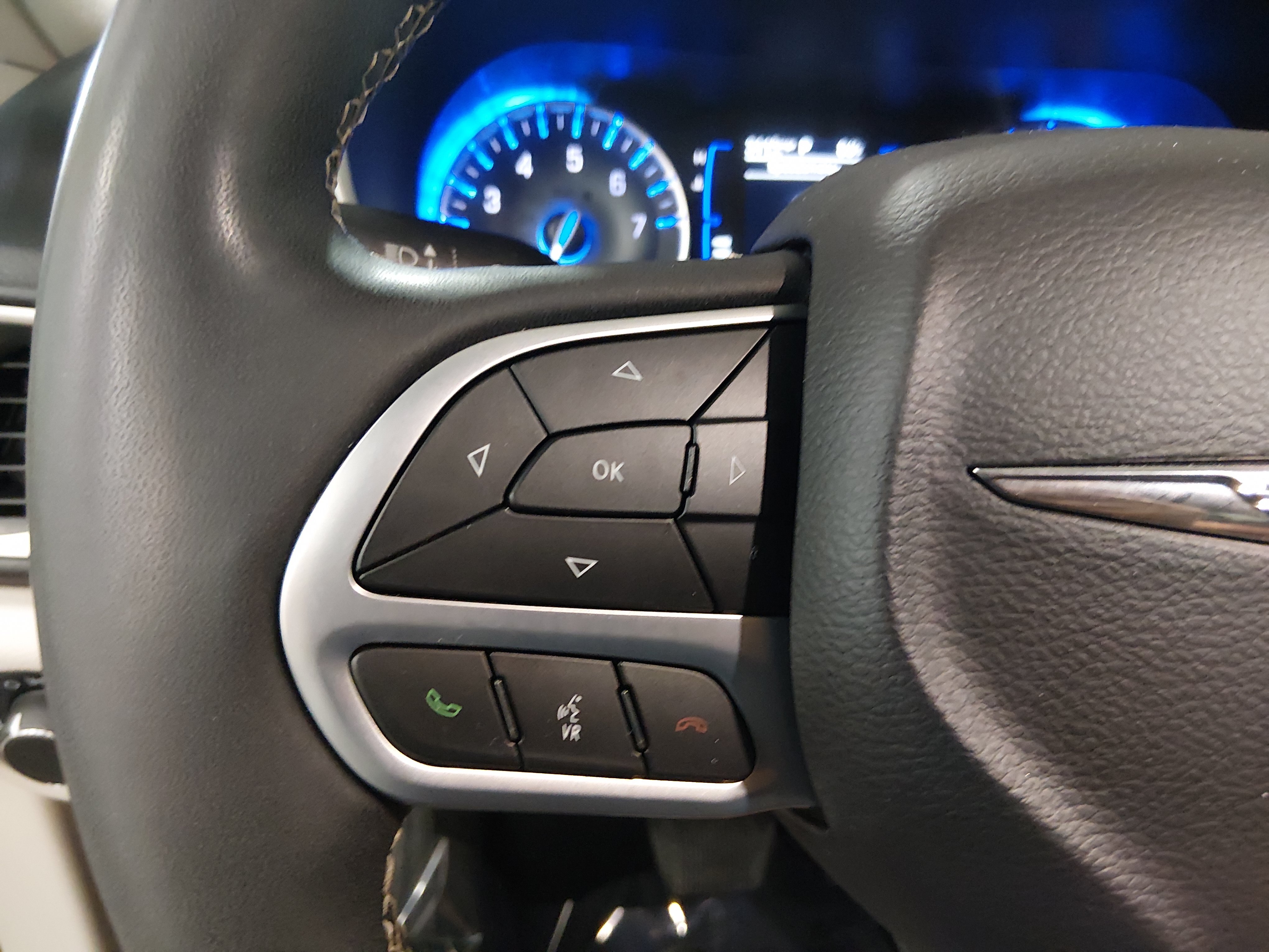 2024 Chrysler Voyager LX - Photo 12