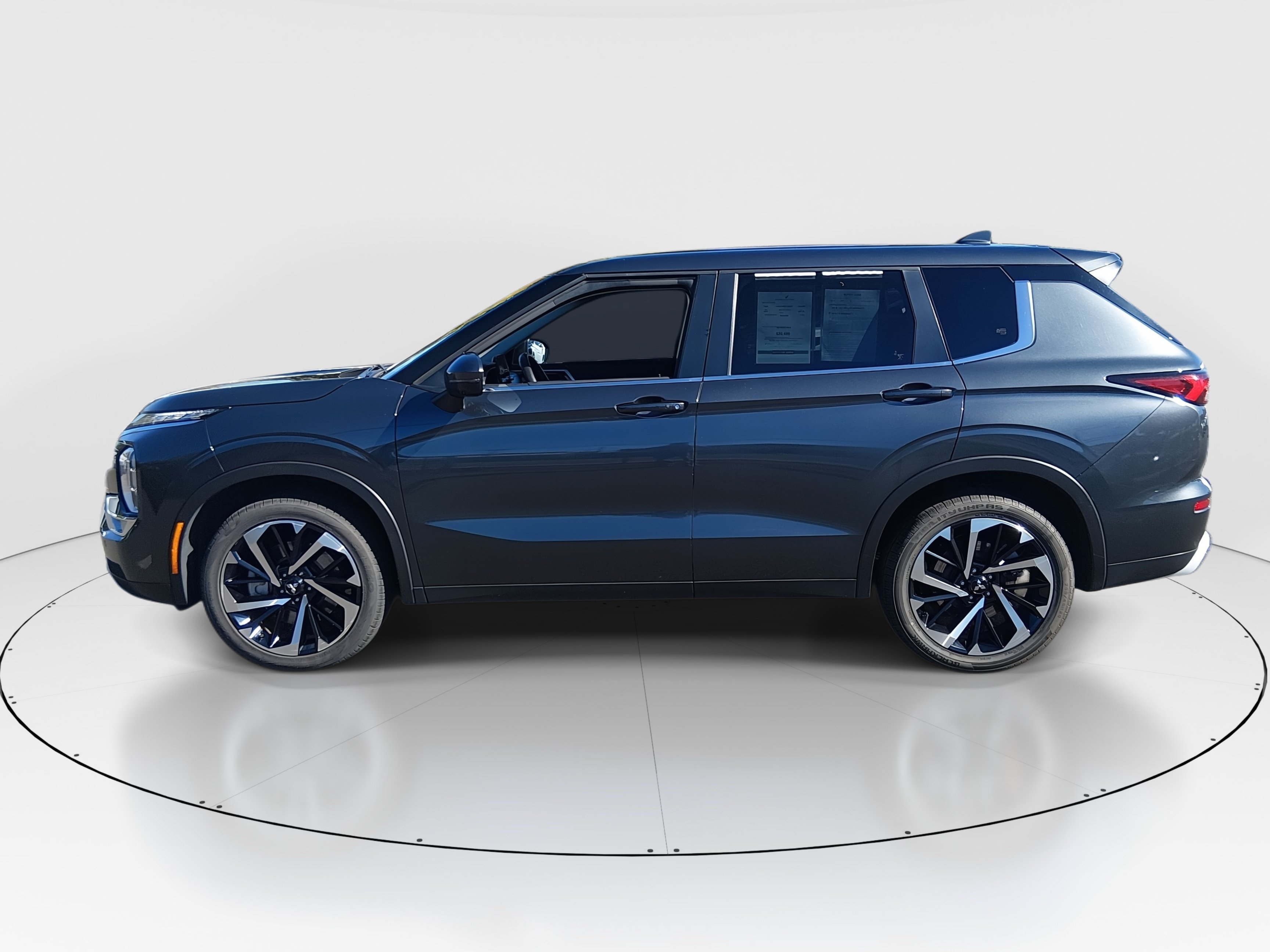 2024 Mitsubishi Outlander SE - Photo 4