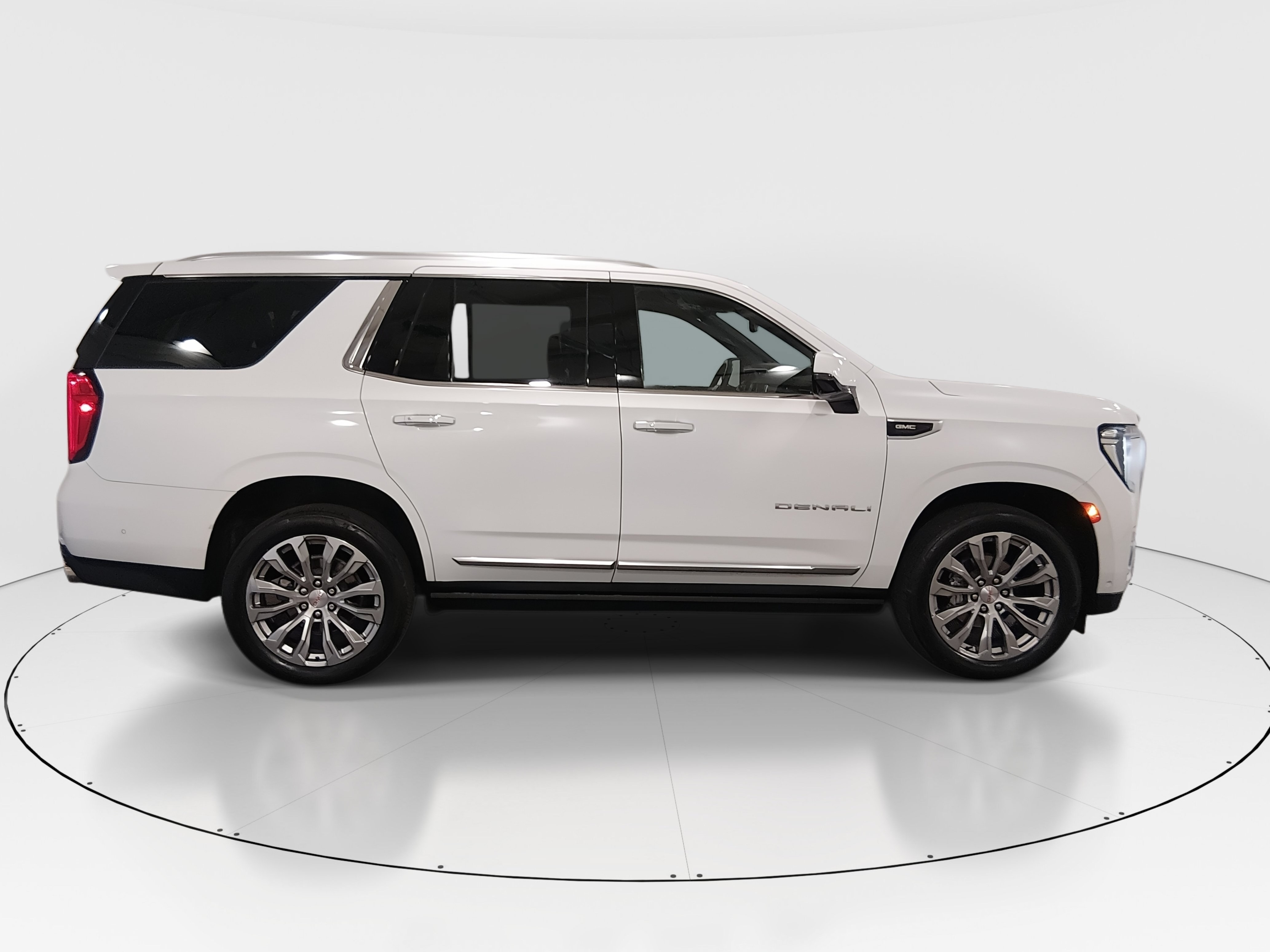 2024 GMC Yukon Denali - Photo 8