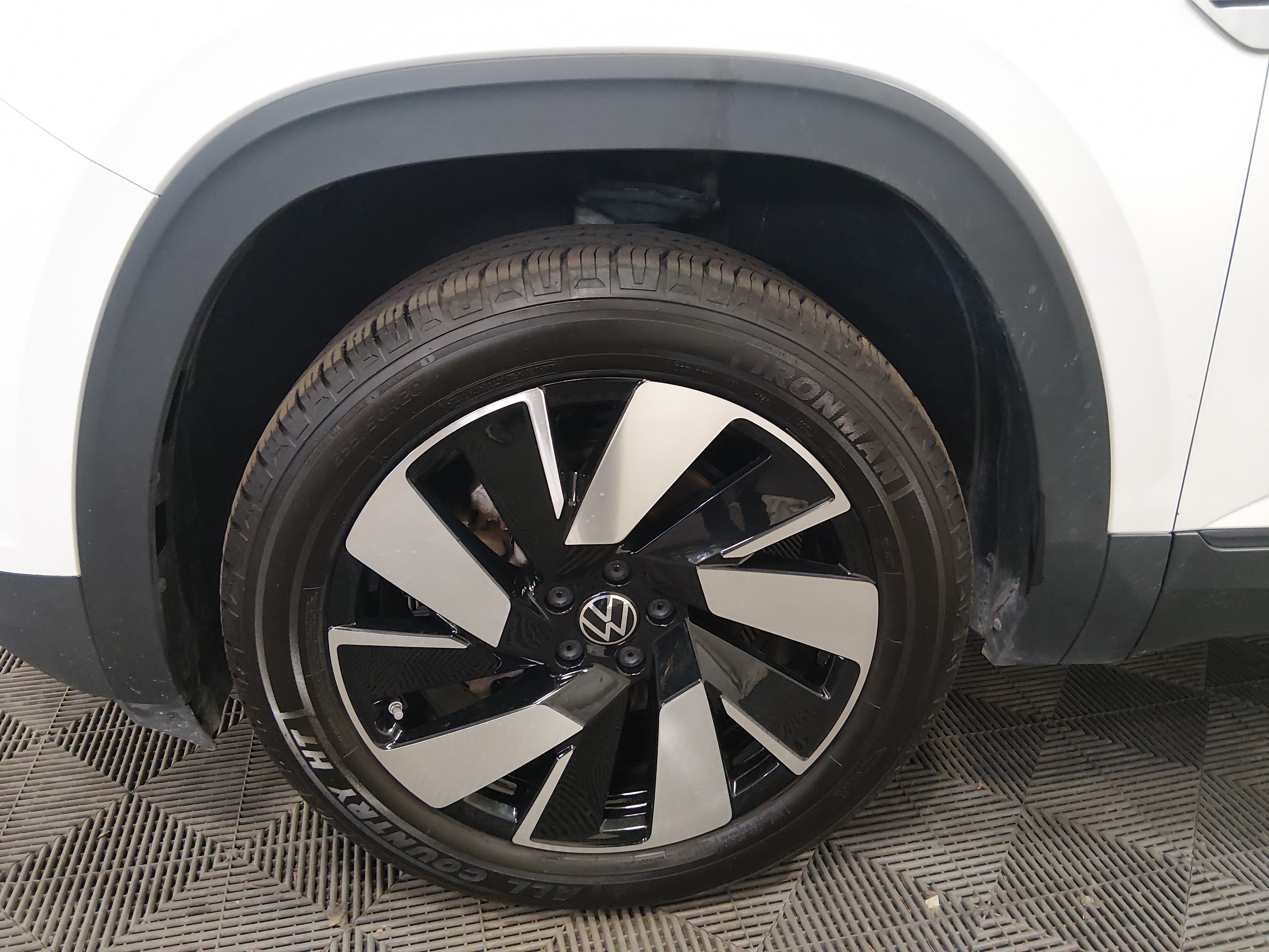 2024 Volkswagen Atlas Cross Sport SE w/Tech - Photo 10