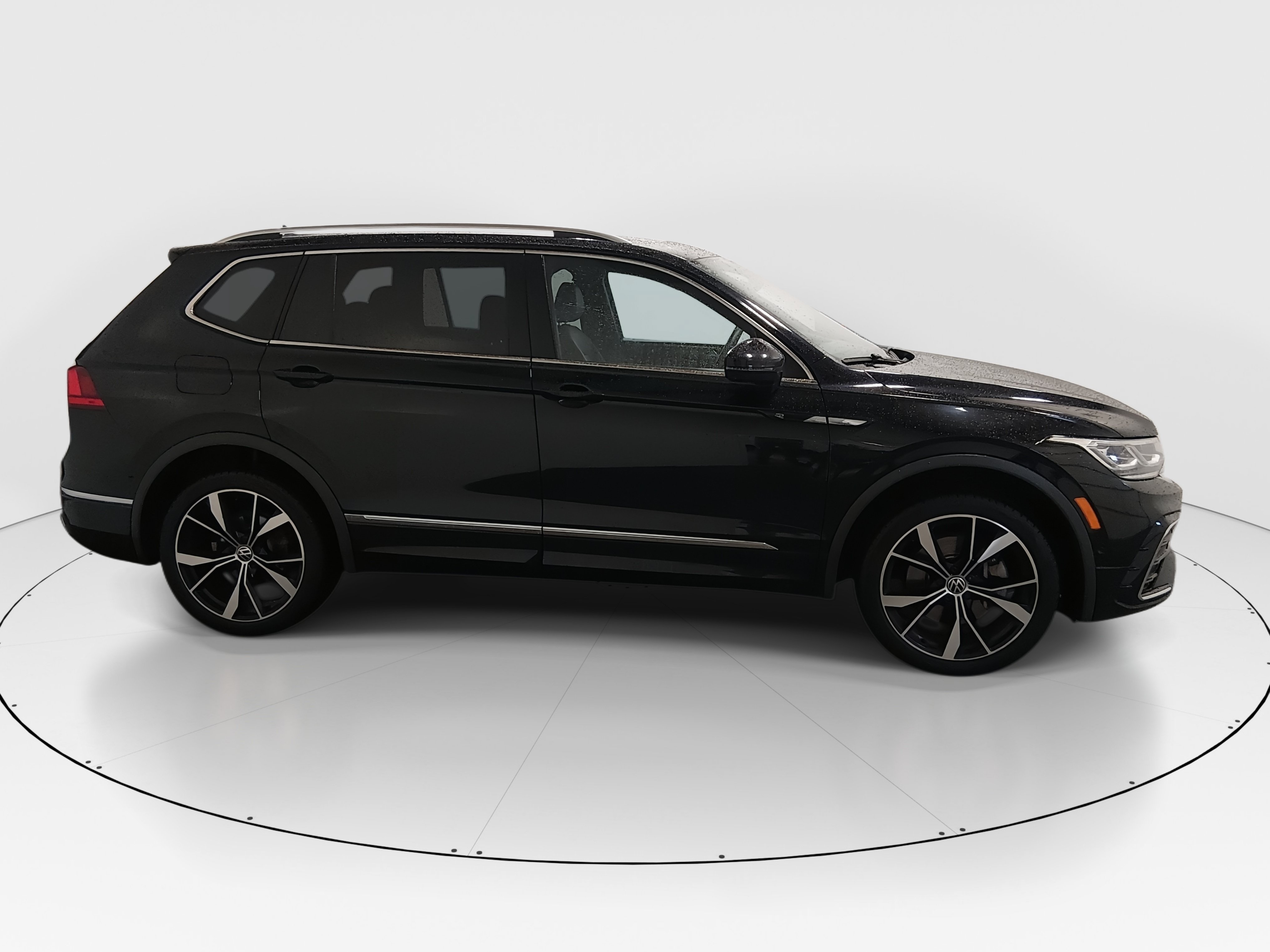 2023 Volkswagen Tiguan SEL R-LINE - Photo 8