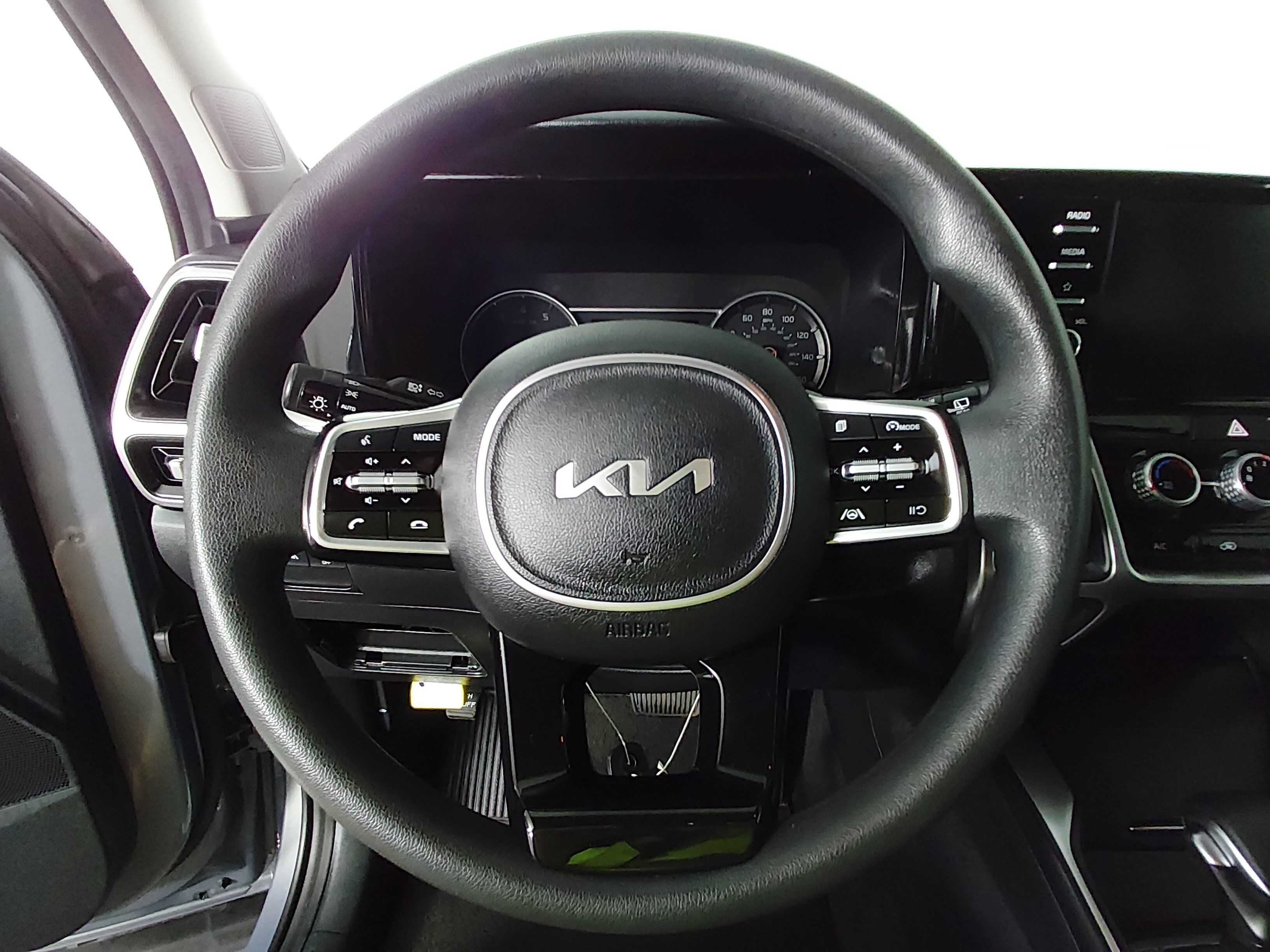 2023 Kia Sorento LX - Photo 12