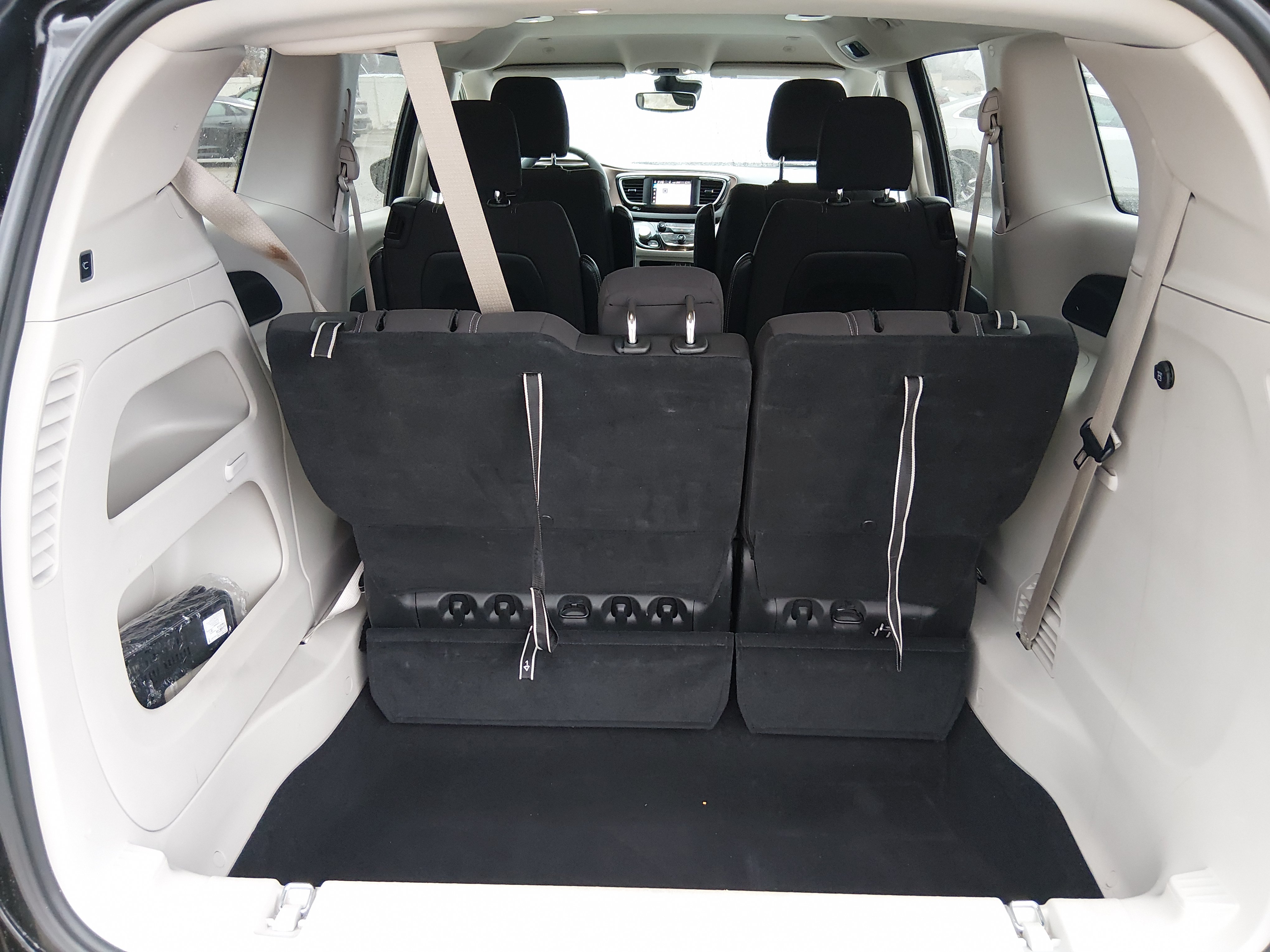 2024 Chrysler Voyager LX - Photo 11