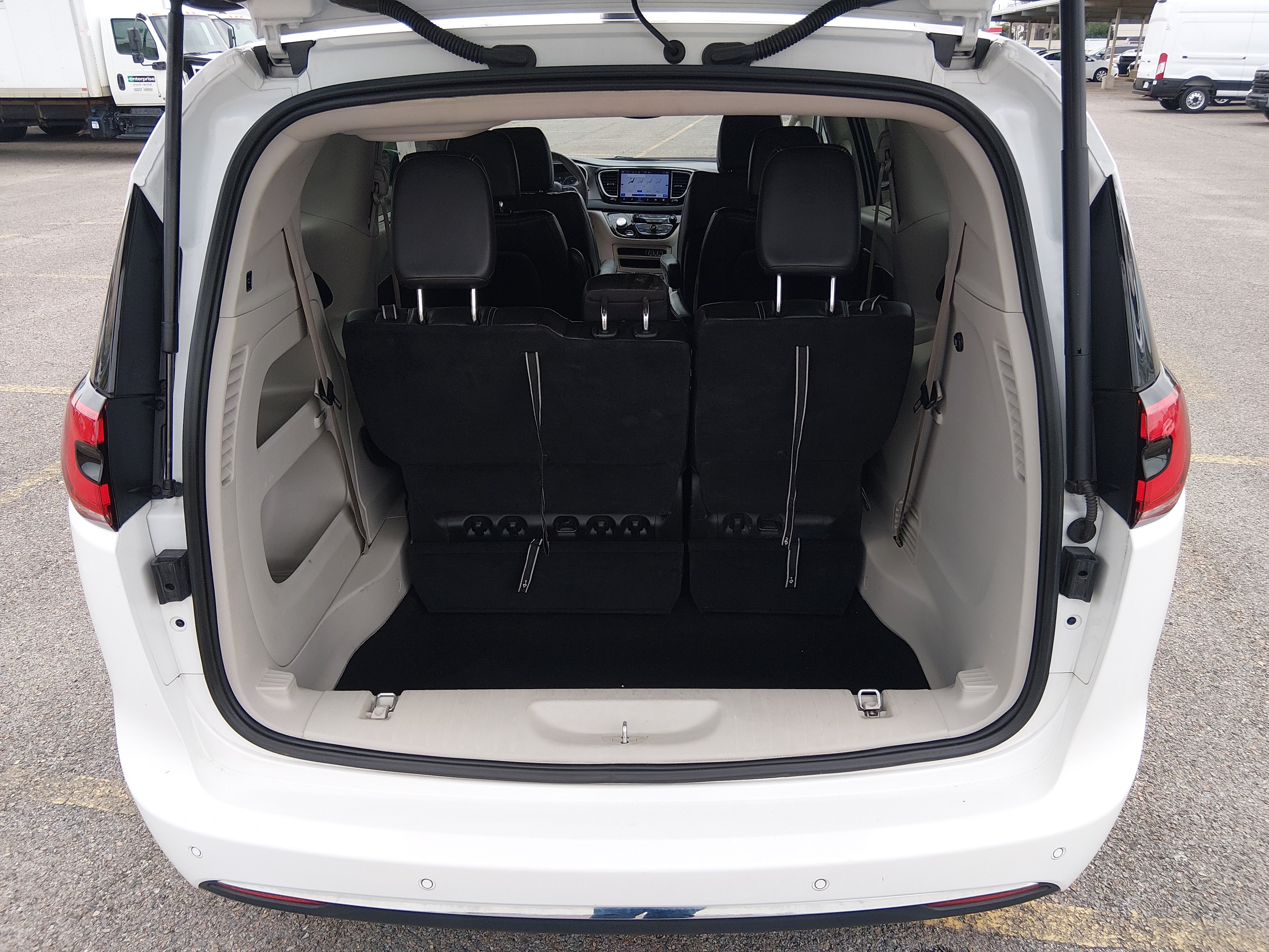 2023 Chrysler Pacifica Touring L - Photo 11