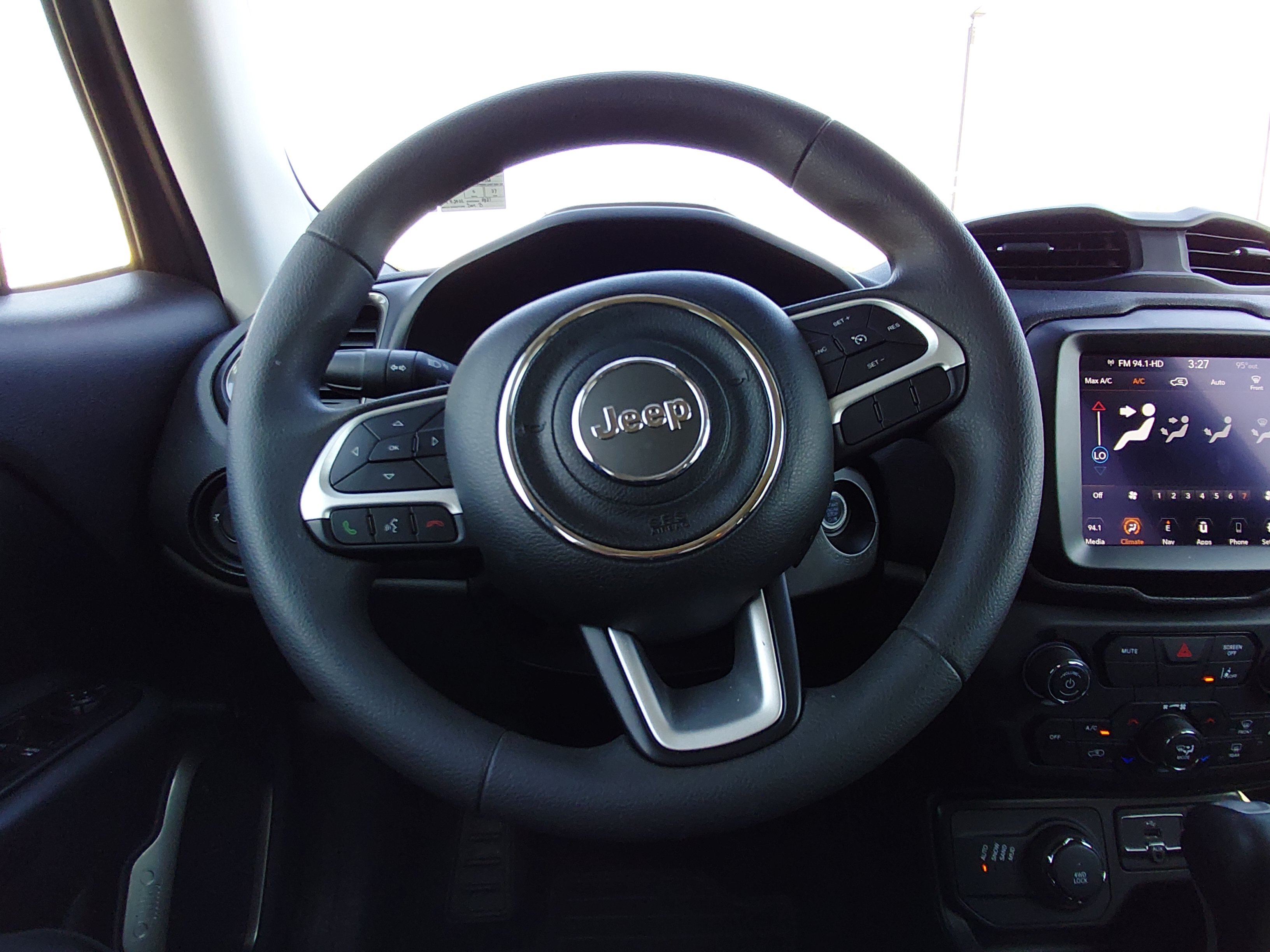 2023 Jeep Renegade Latitude - Photo 12