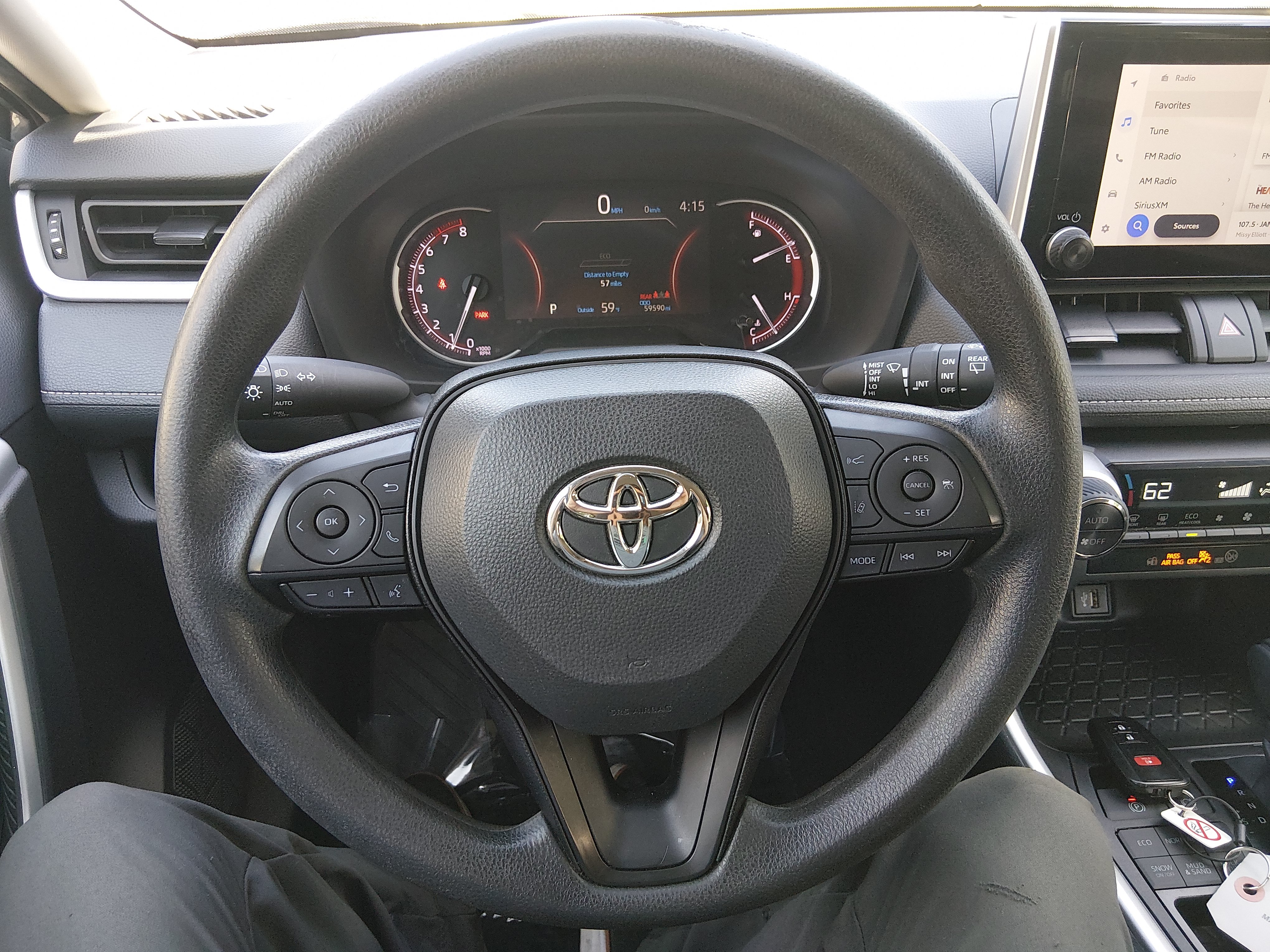 2024 Toyota RAV4 XLE - Photo 12