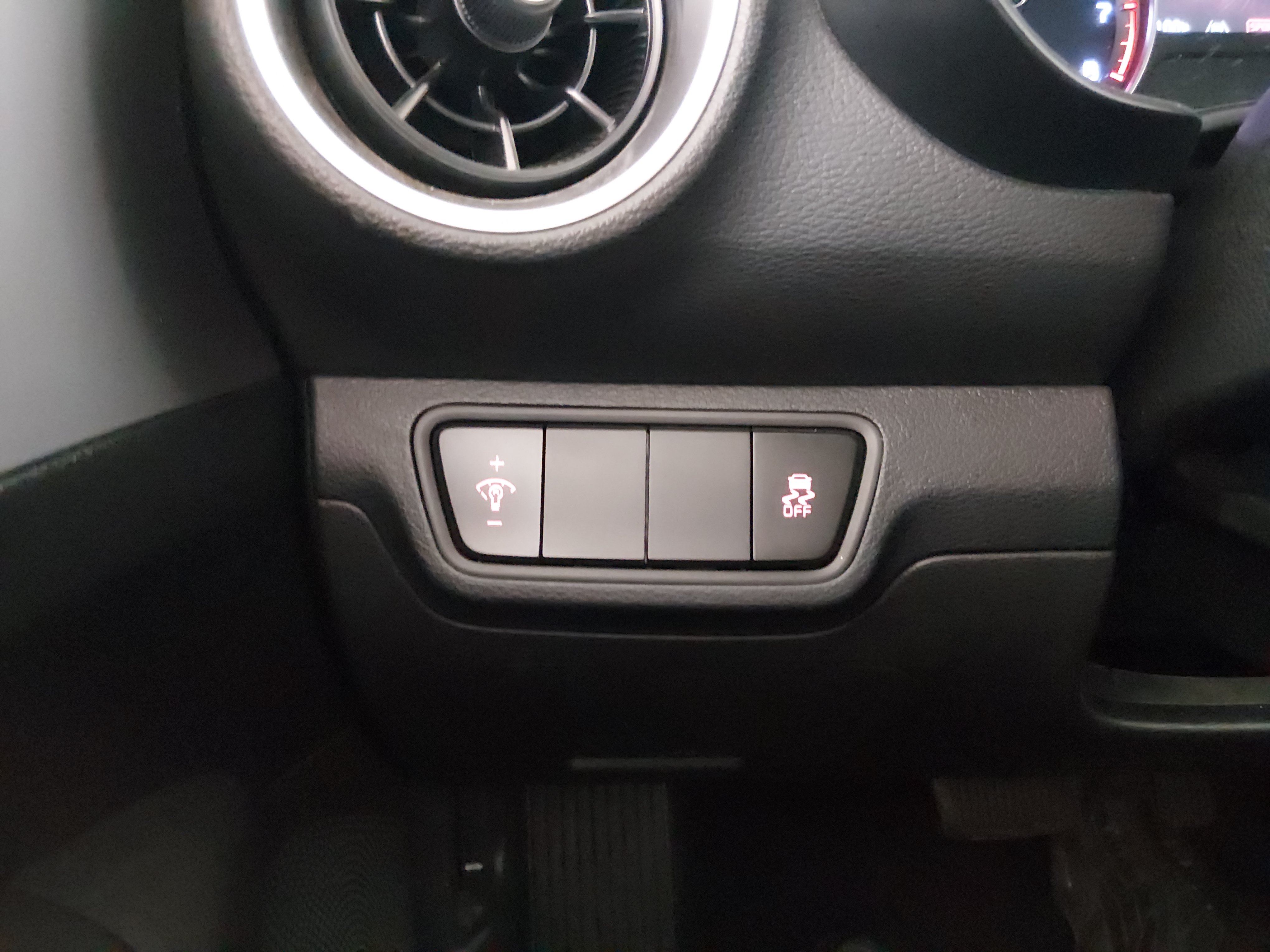 2024 Kia Forte LXS - Photo 13
