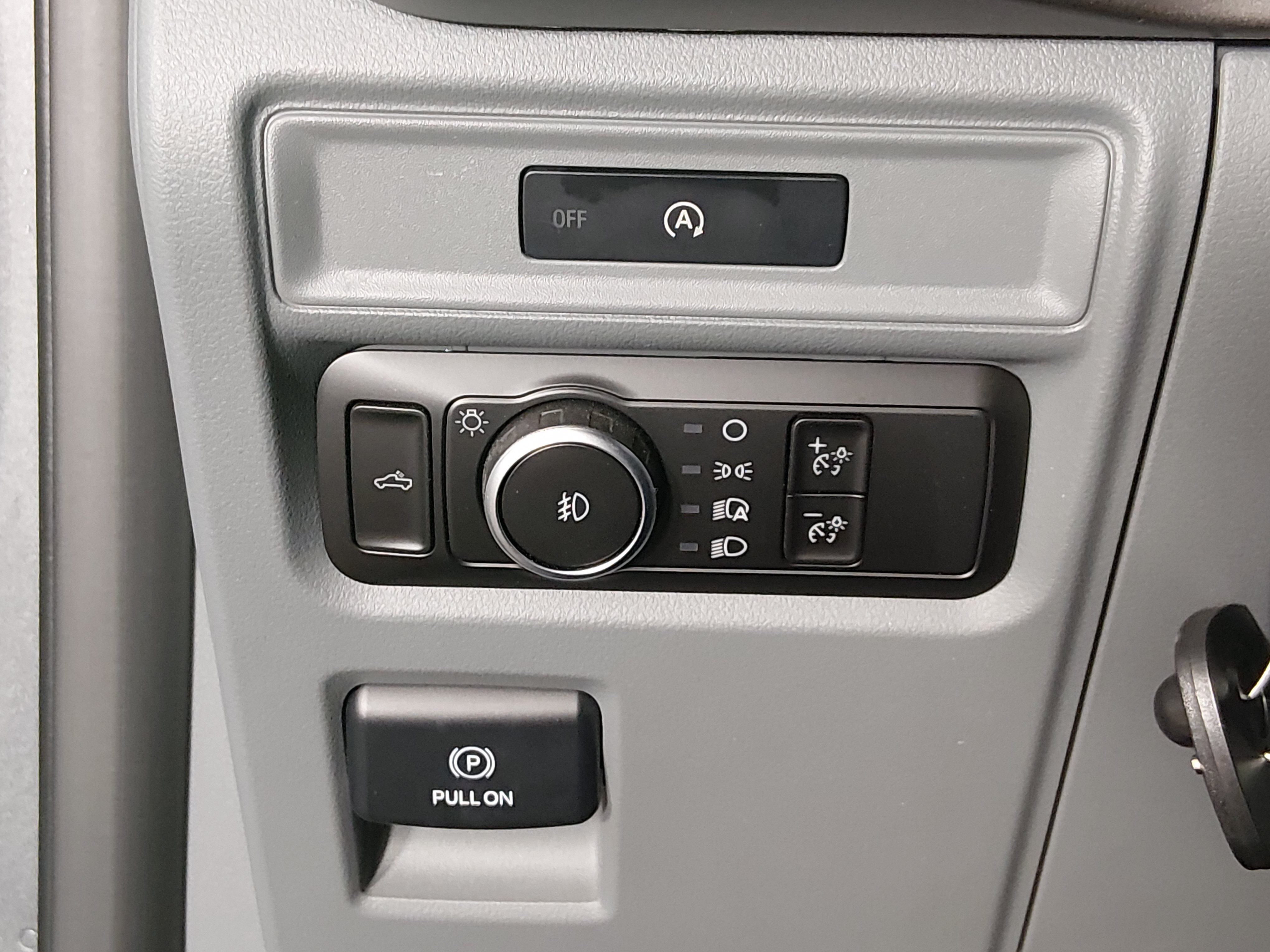 2025 Ford F-150 XLT - Photo 13