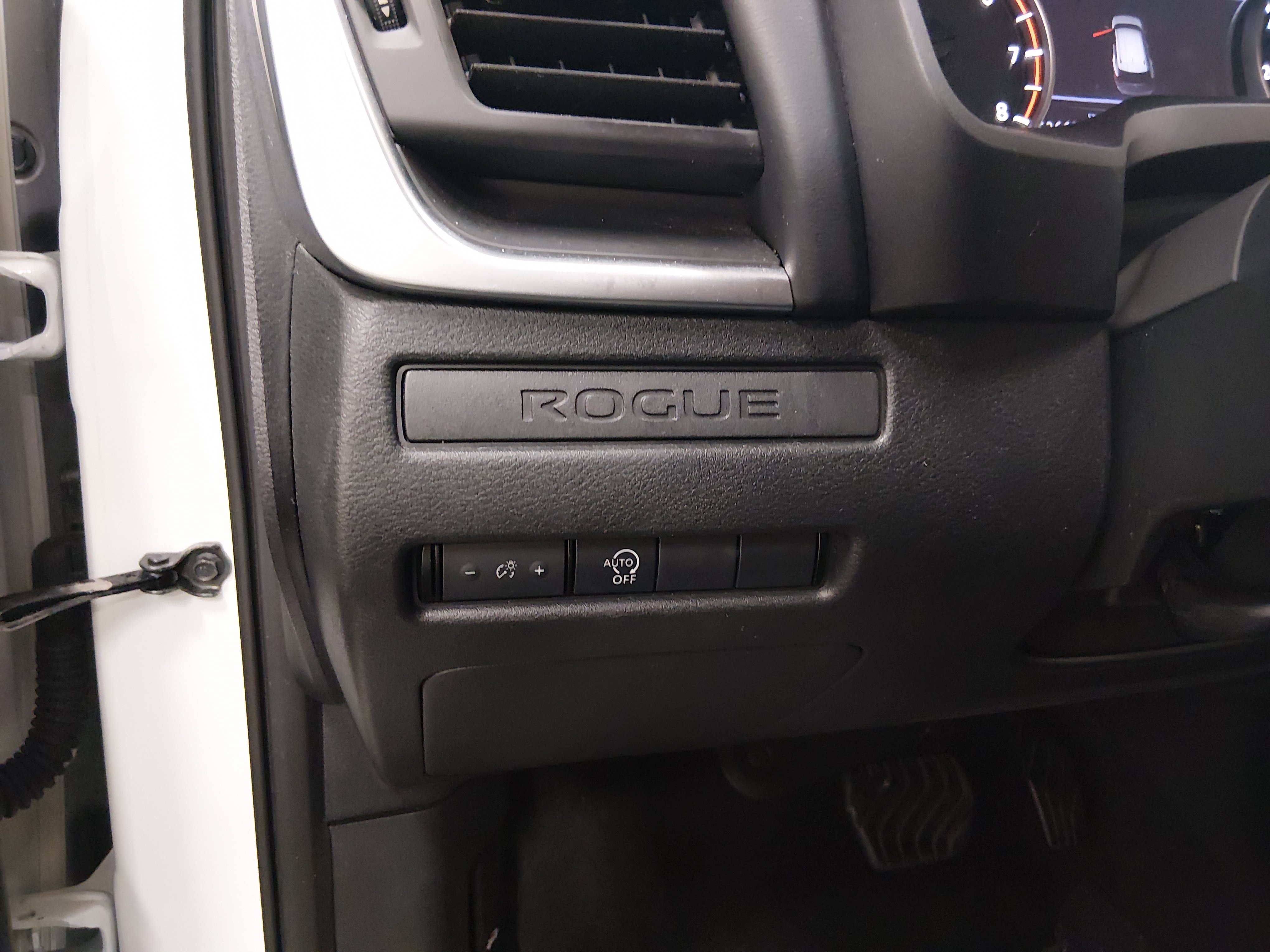 2024 Nissan Rogue S - Photo 13