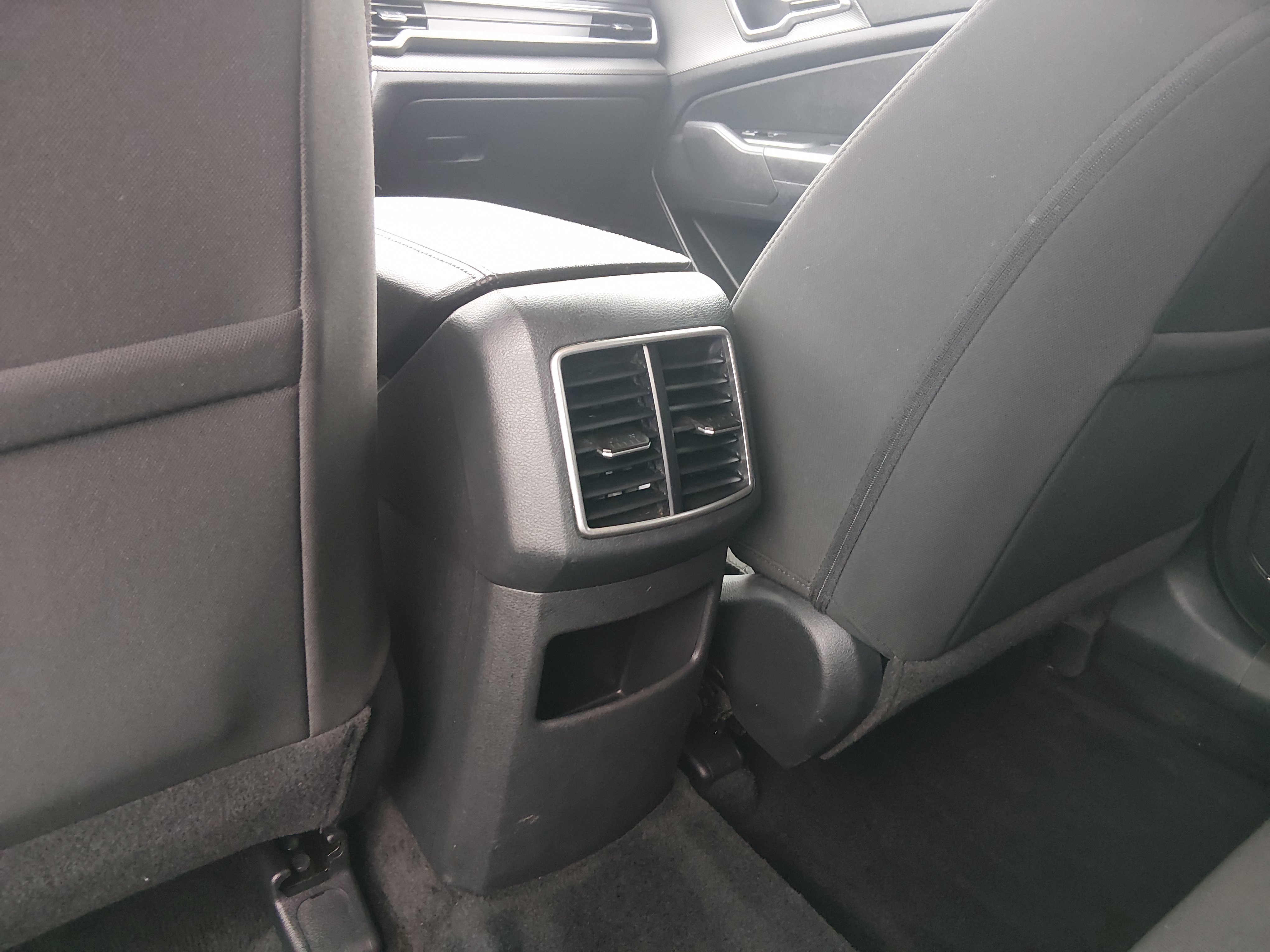 2024 Kia Sportage LX - Photo 14