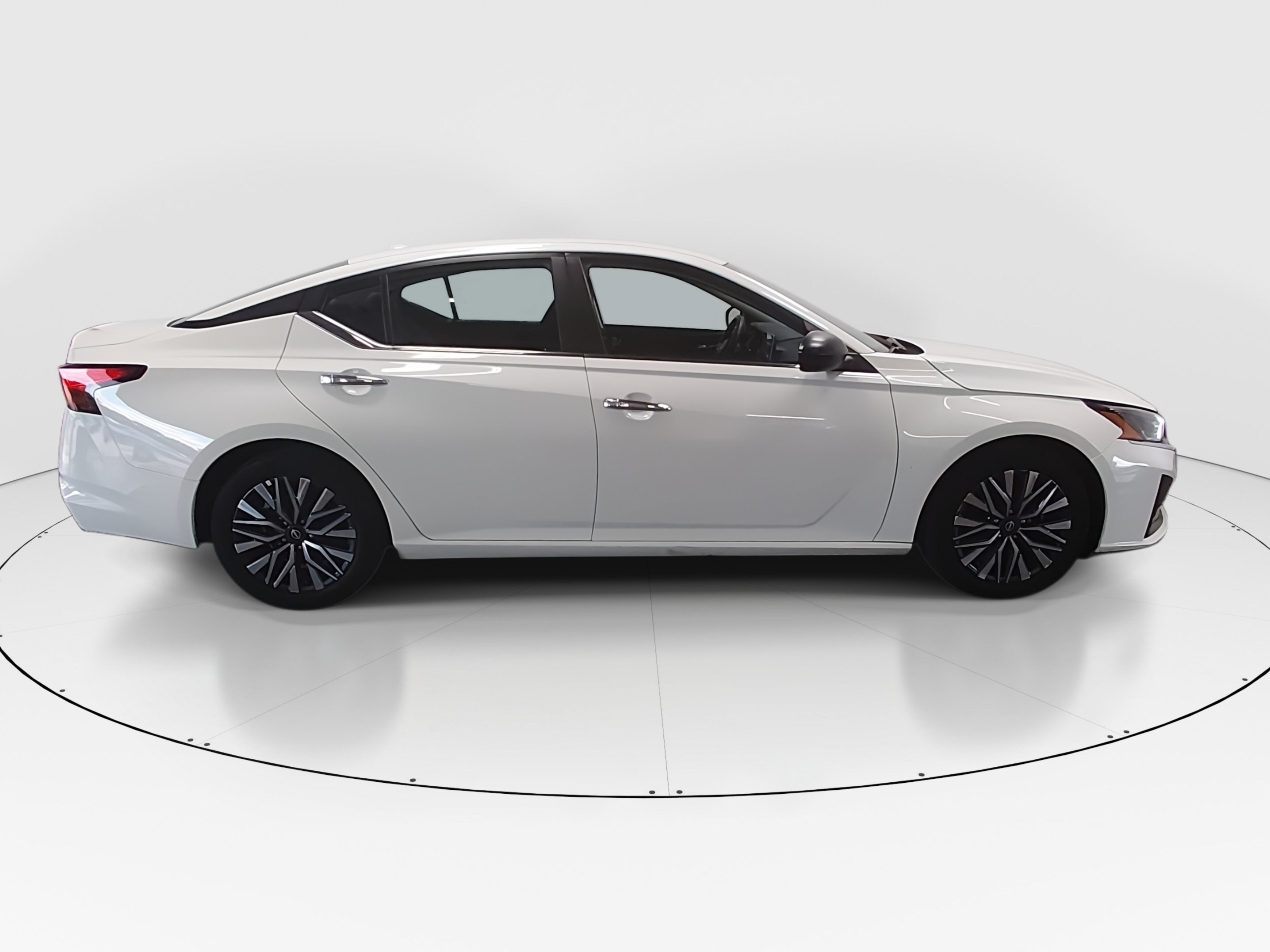 2025 Nissan Altima SV - Photo 8