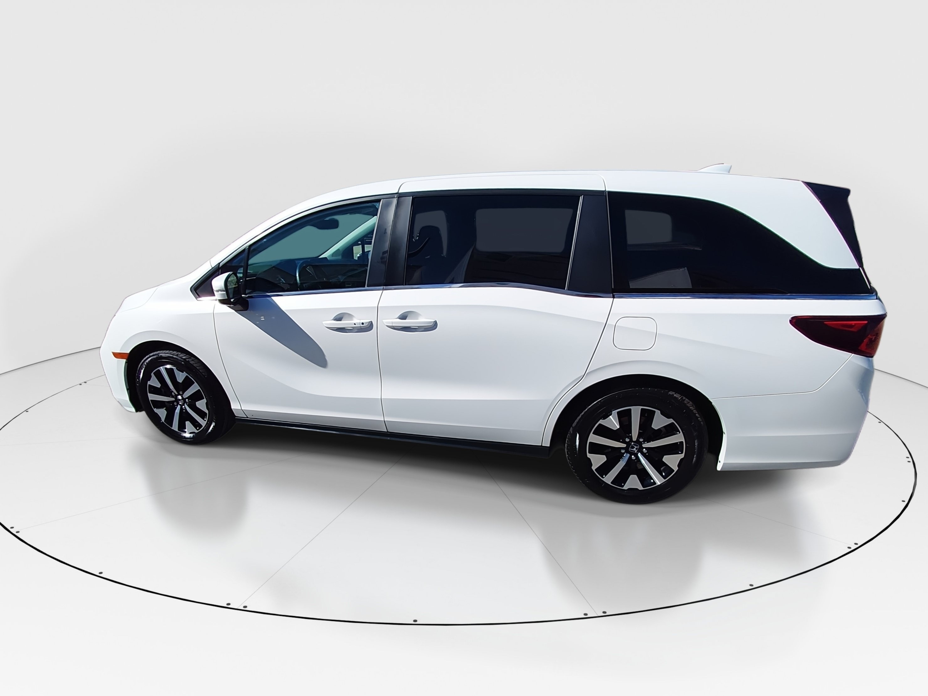 2025 Honda Odyssey EX-L - Photo 4