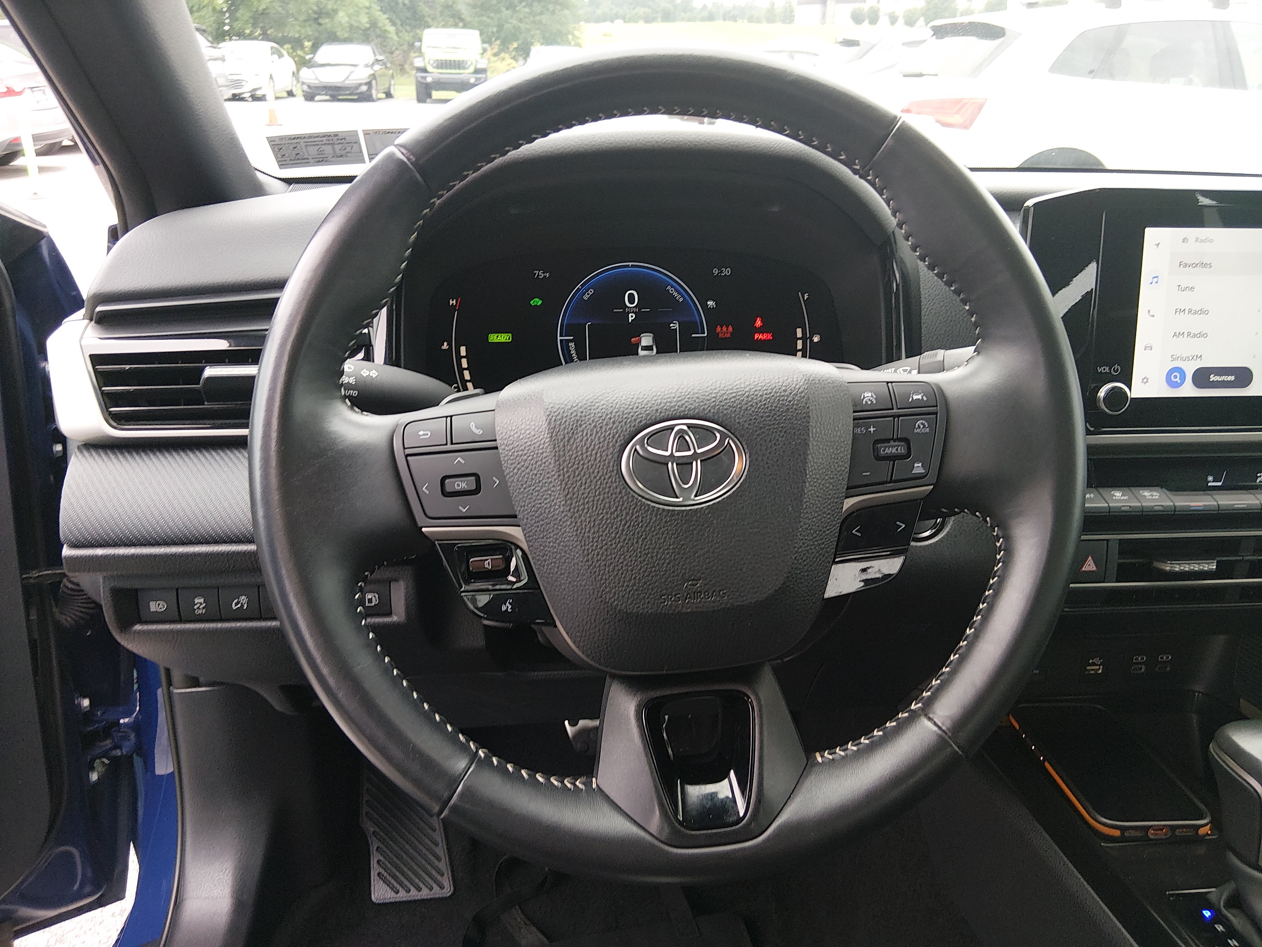 2025 Toyota Camry SE - Photo 12