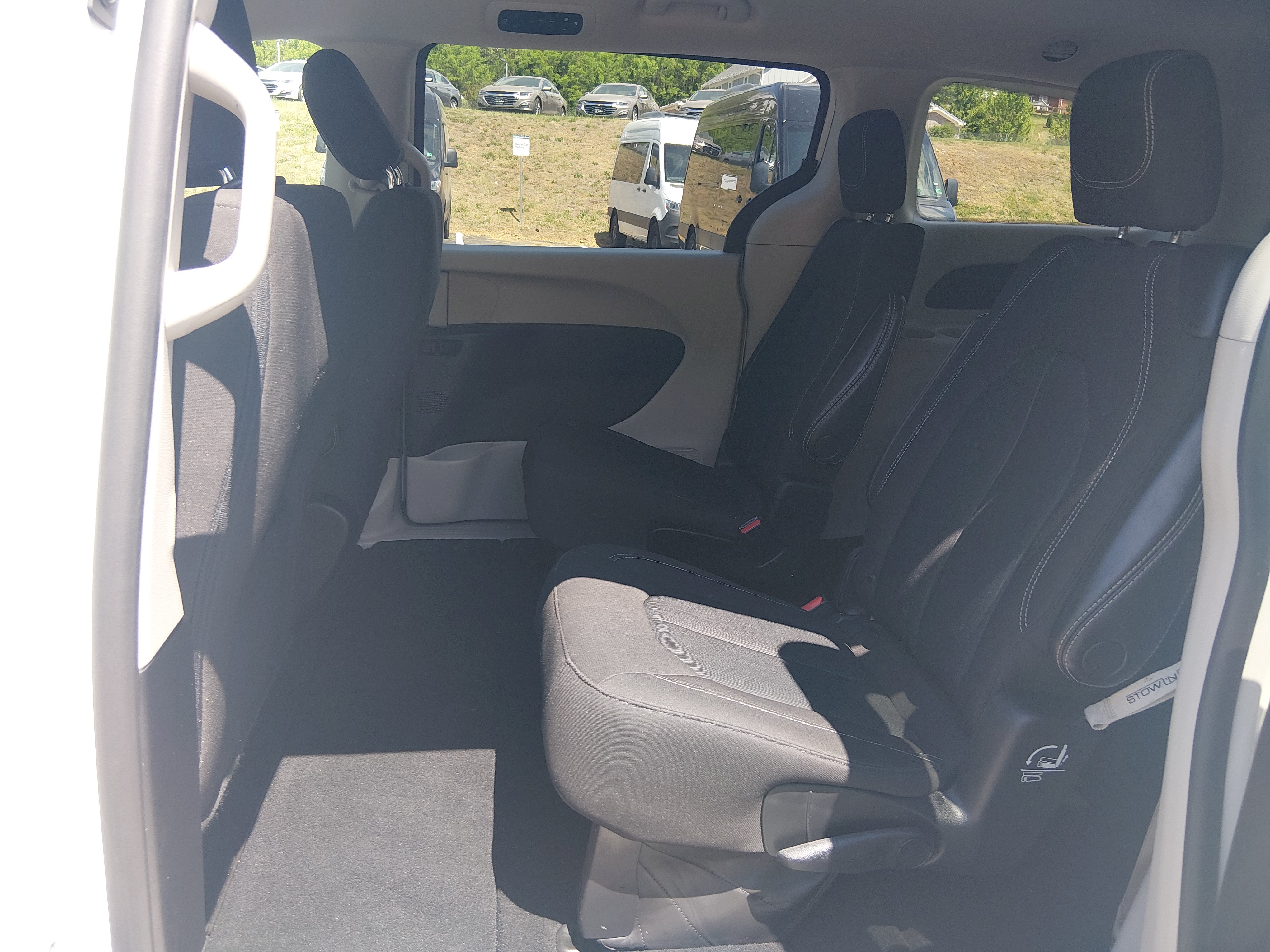 2023 Chrysler Voyager LX - Photo 21