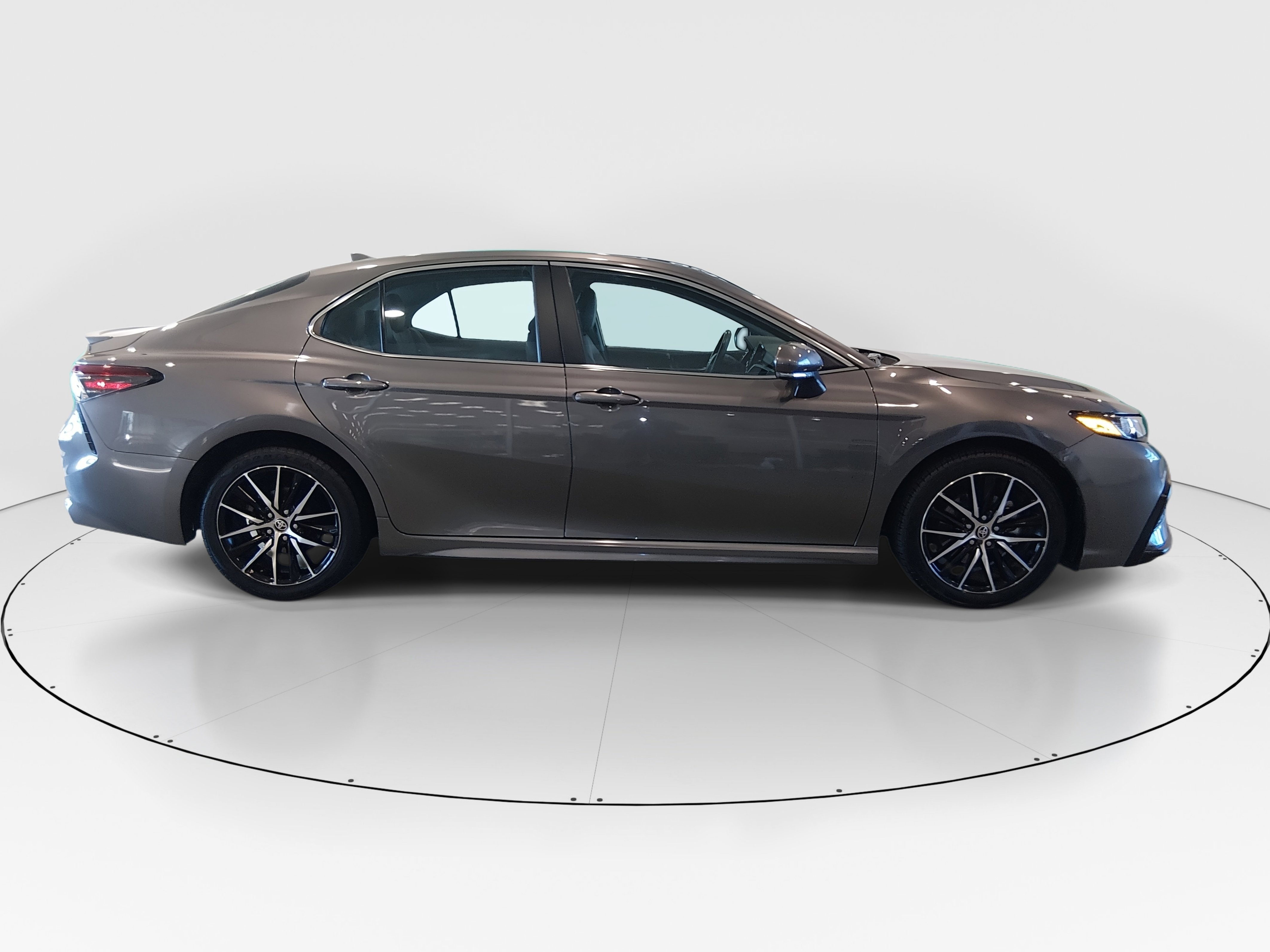2024 Toyota Camry SE - Photo 8