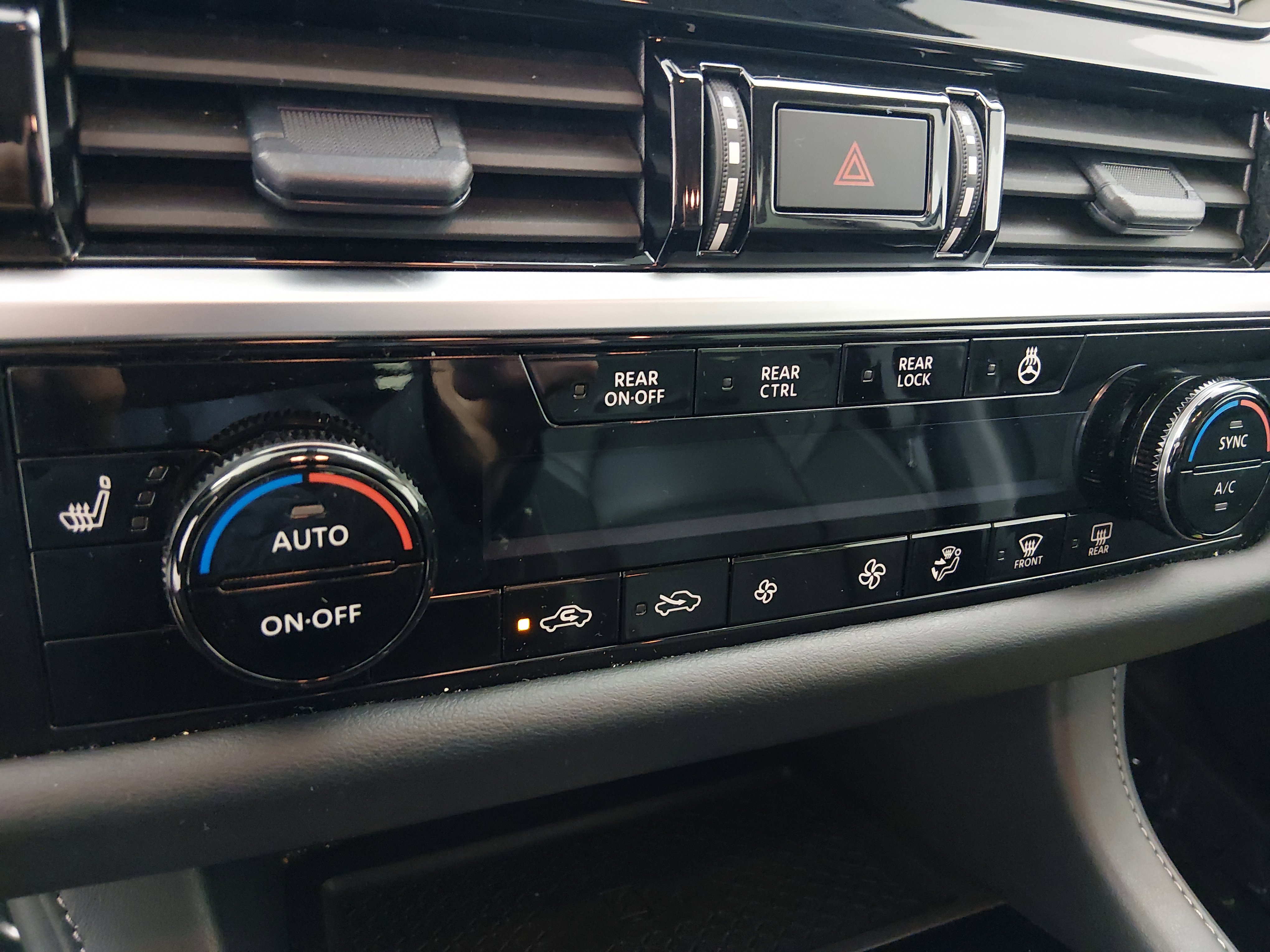 2025 Nissan Pathfinder SL - Photo 19