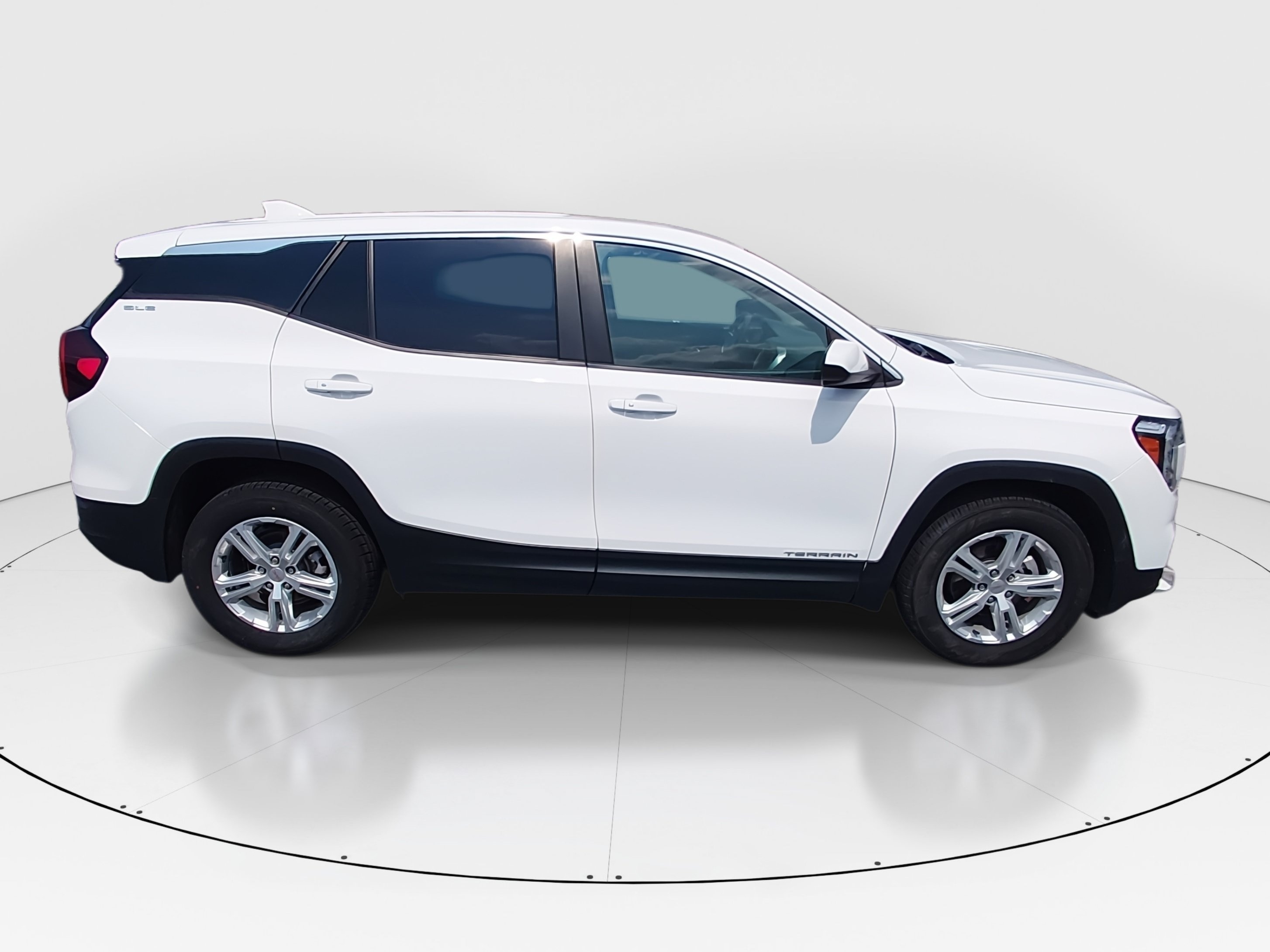 2024 GMC Terrain SLE - Photo 8