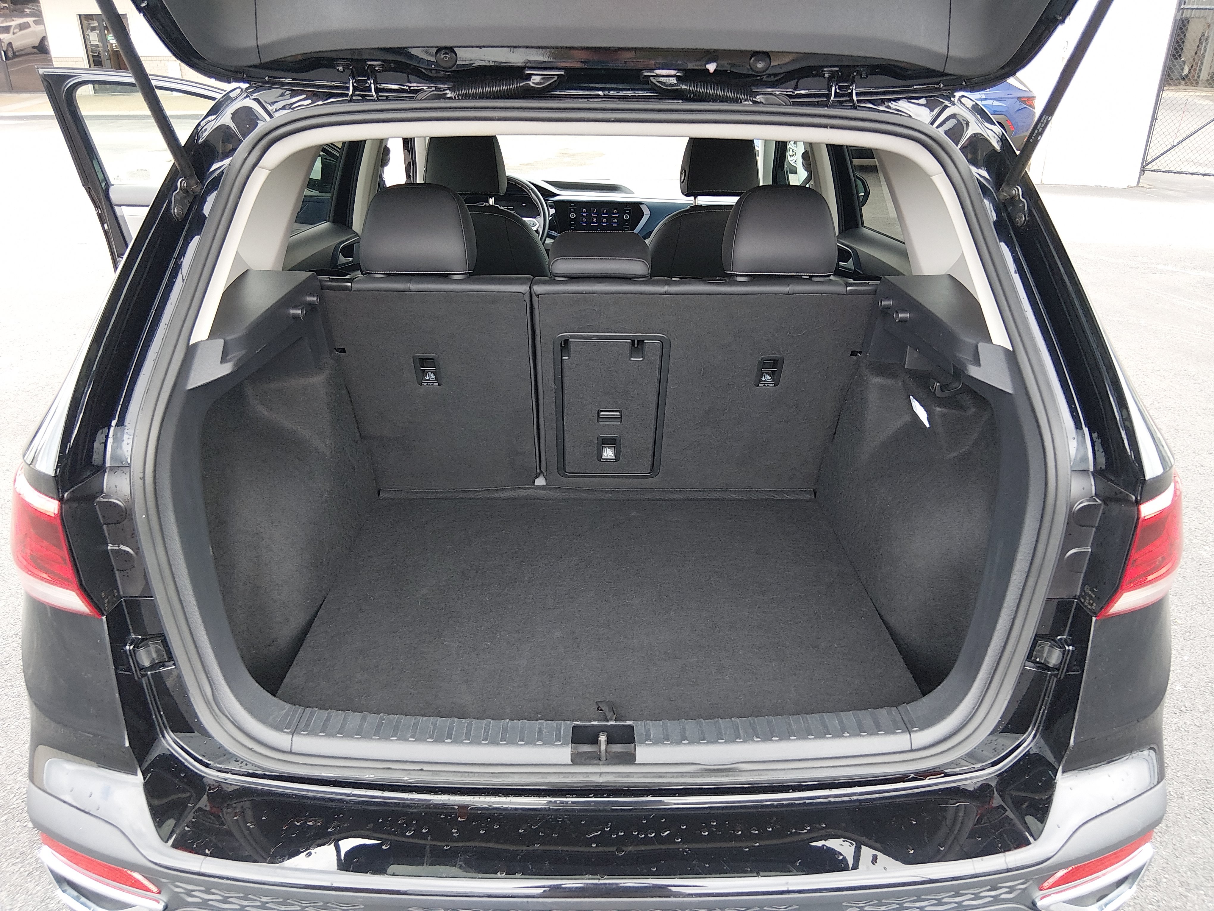 2024 Volkswagen Taos SE - Photo 11