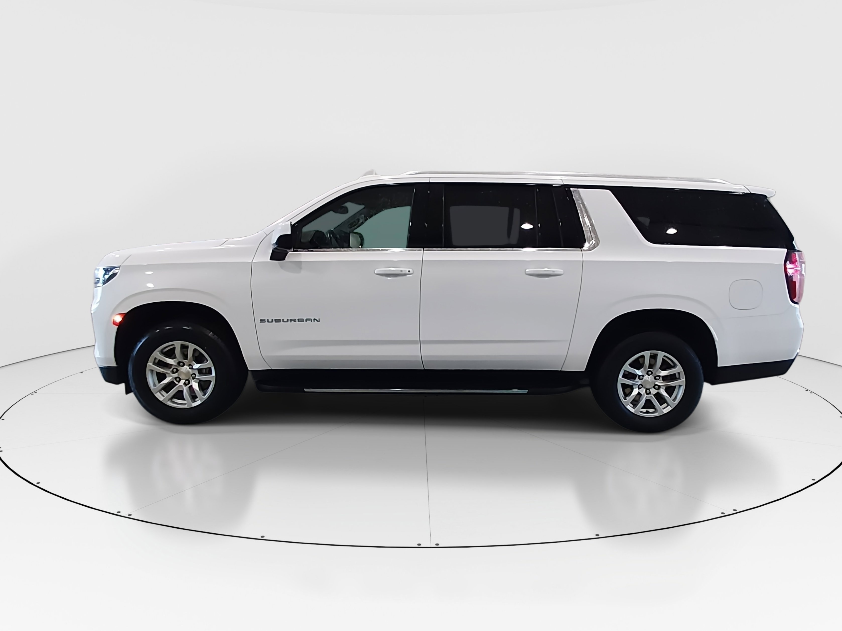 2024 Chevrolet Suburban LT - Photo 4