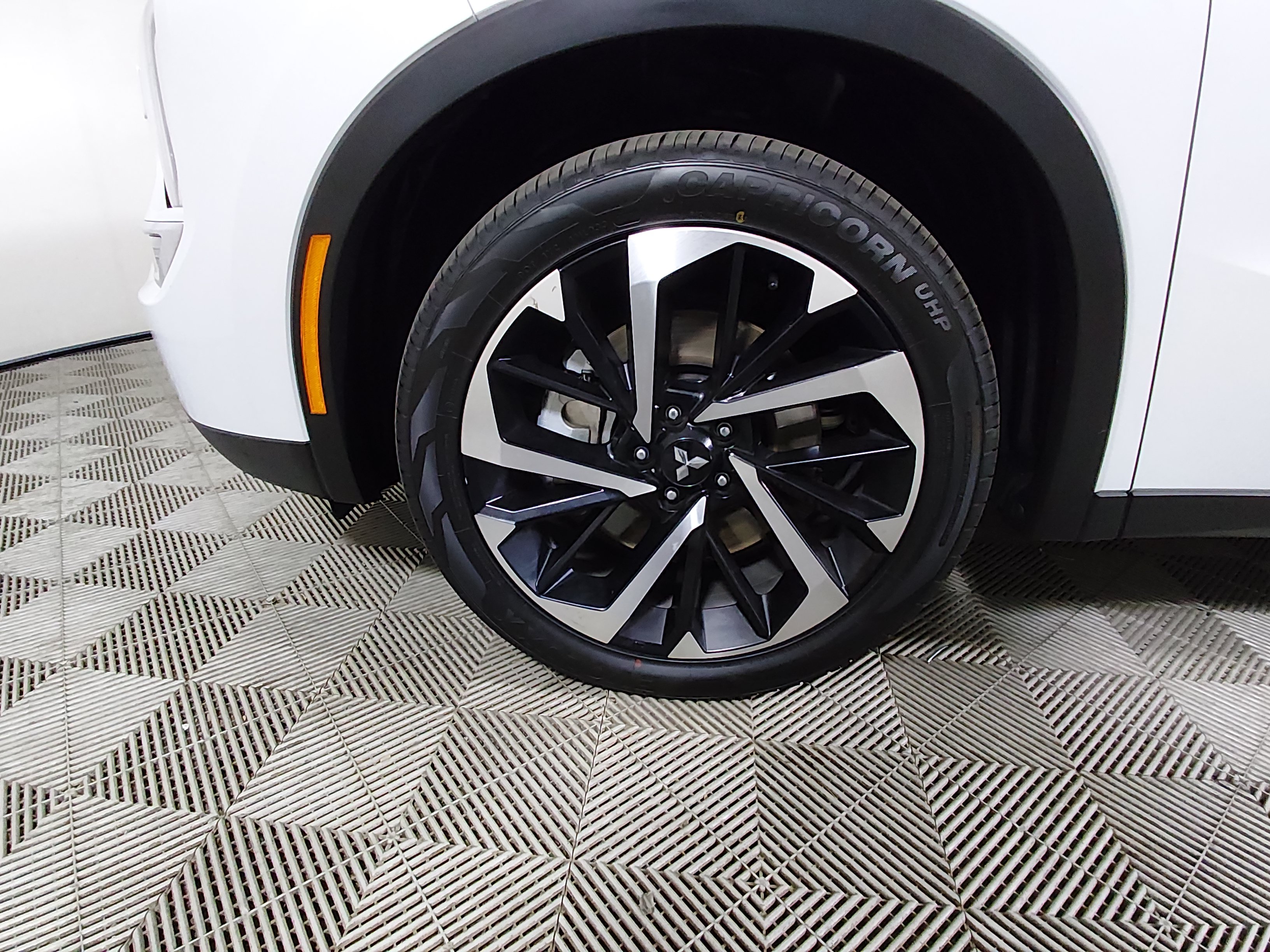 2024 Mitsubishi Outlander Plug-in Hybrid SE - Photo 10