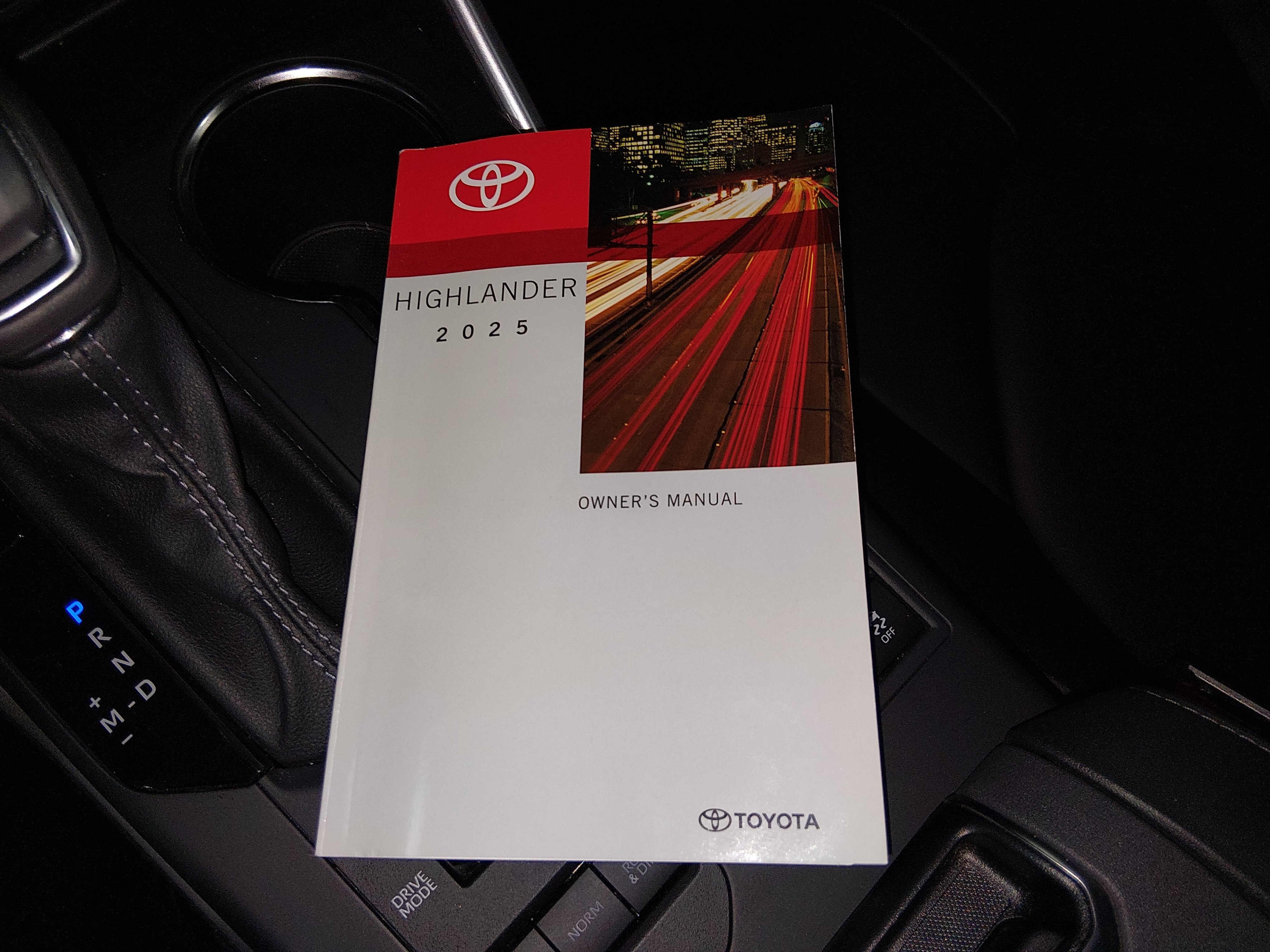 2025 Toyota Highlander XLE - Photo 23