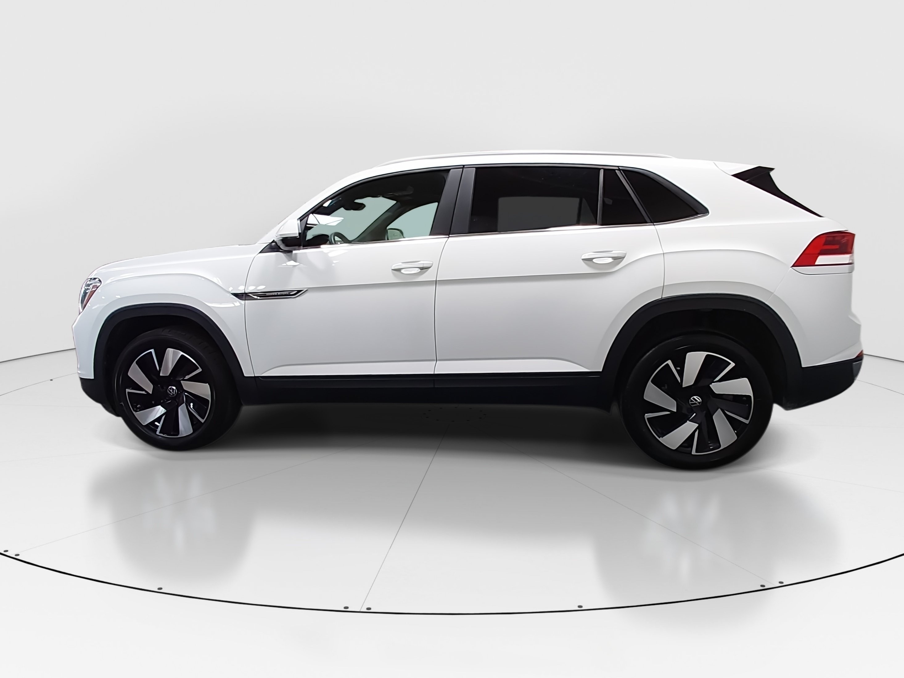 2024 Volkswagen Atlas Cross Sport SE w/Tech - Photo 4